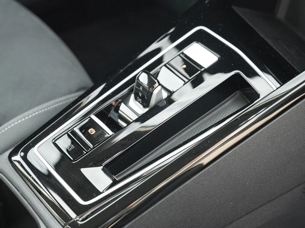 Volkswagen-Golf-image-8