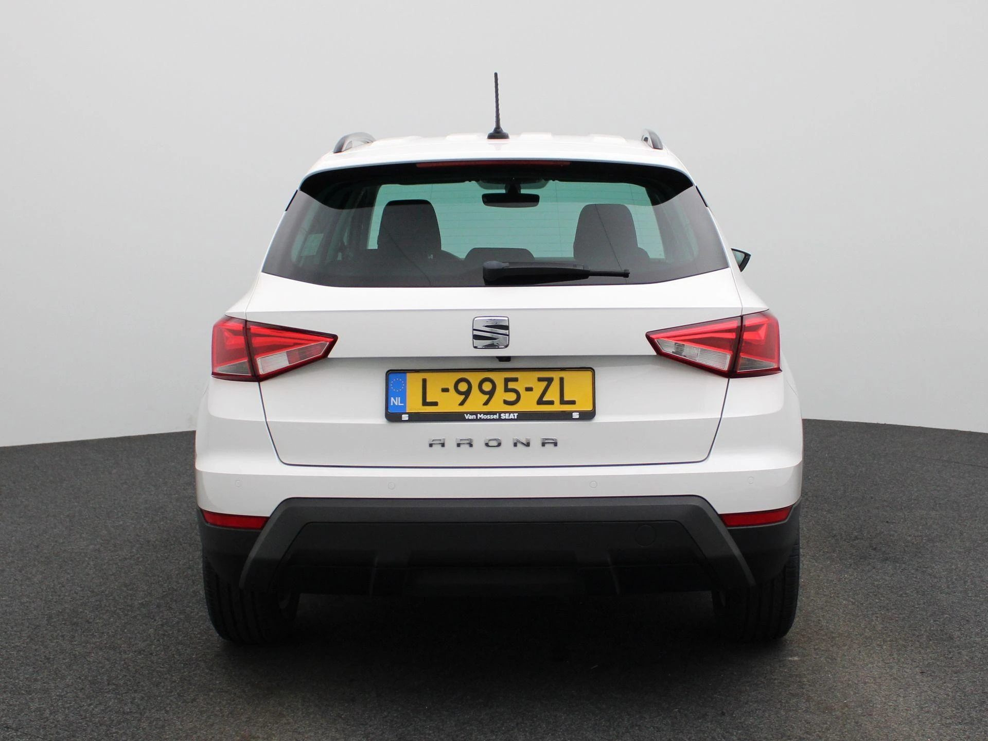 SEAT-Arona-image-4
