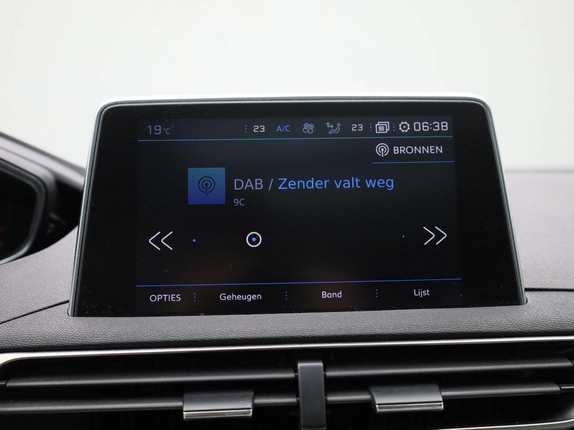 Peugeot-5008-image-20