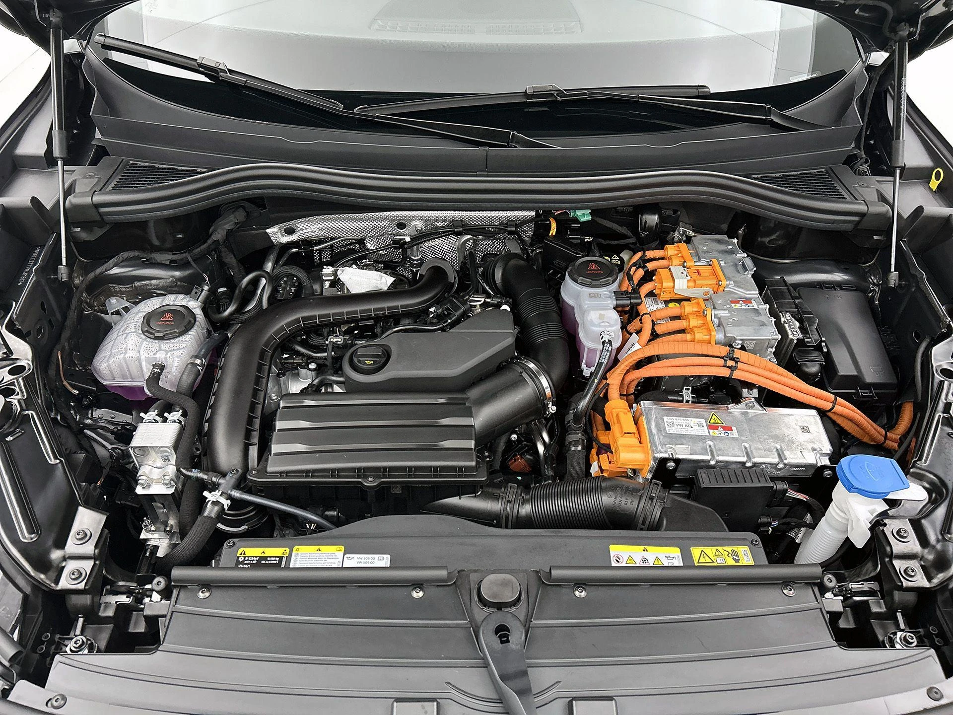 Volkswagen-Tiguan-image-25