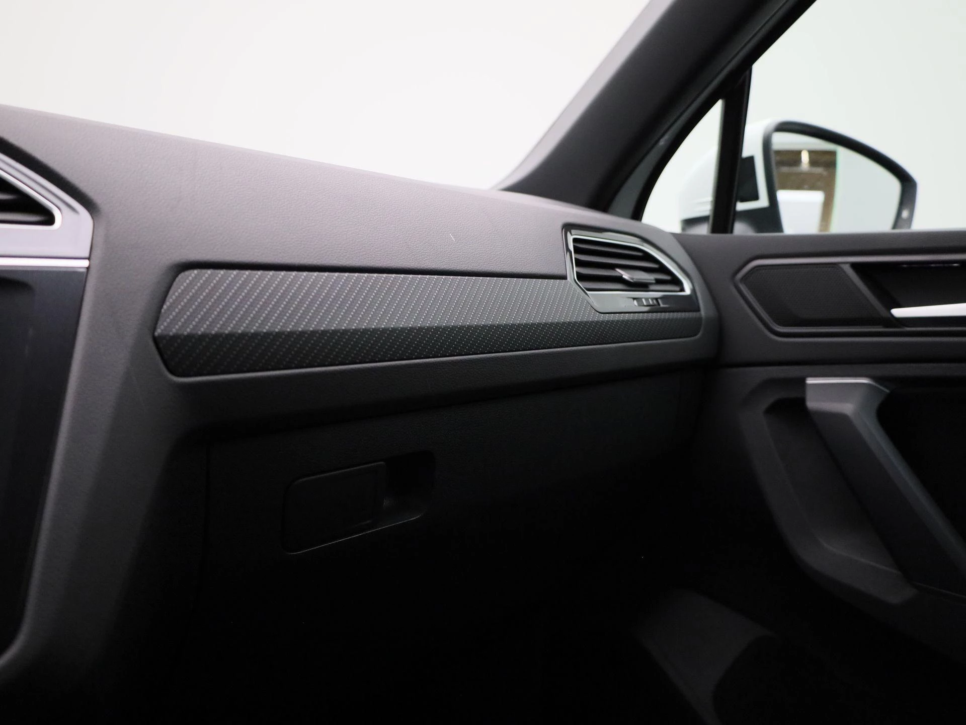 Volkswagen-Tiguan-image-37