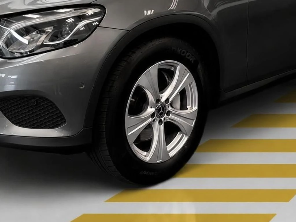 Mercedes-Benz-GLC 250-image-4