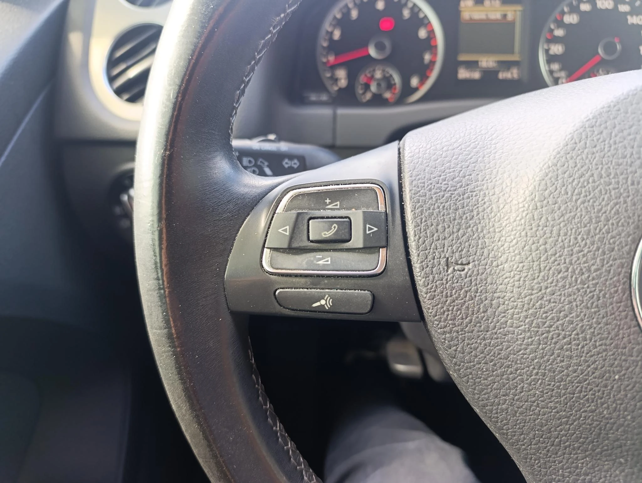 Volkswagen-Tiguan-image-17