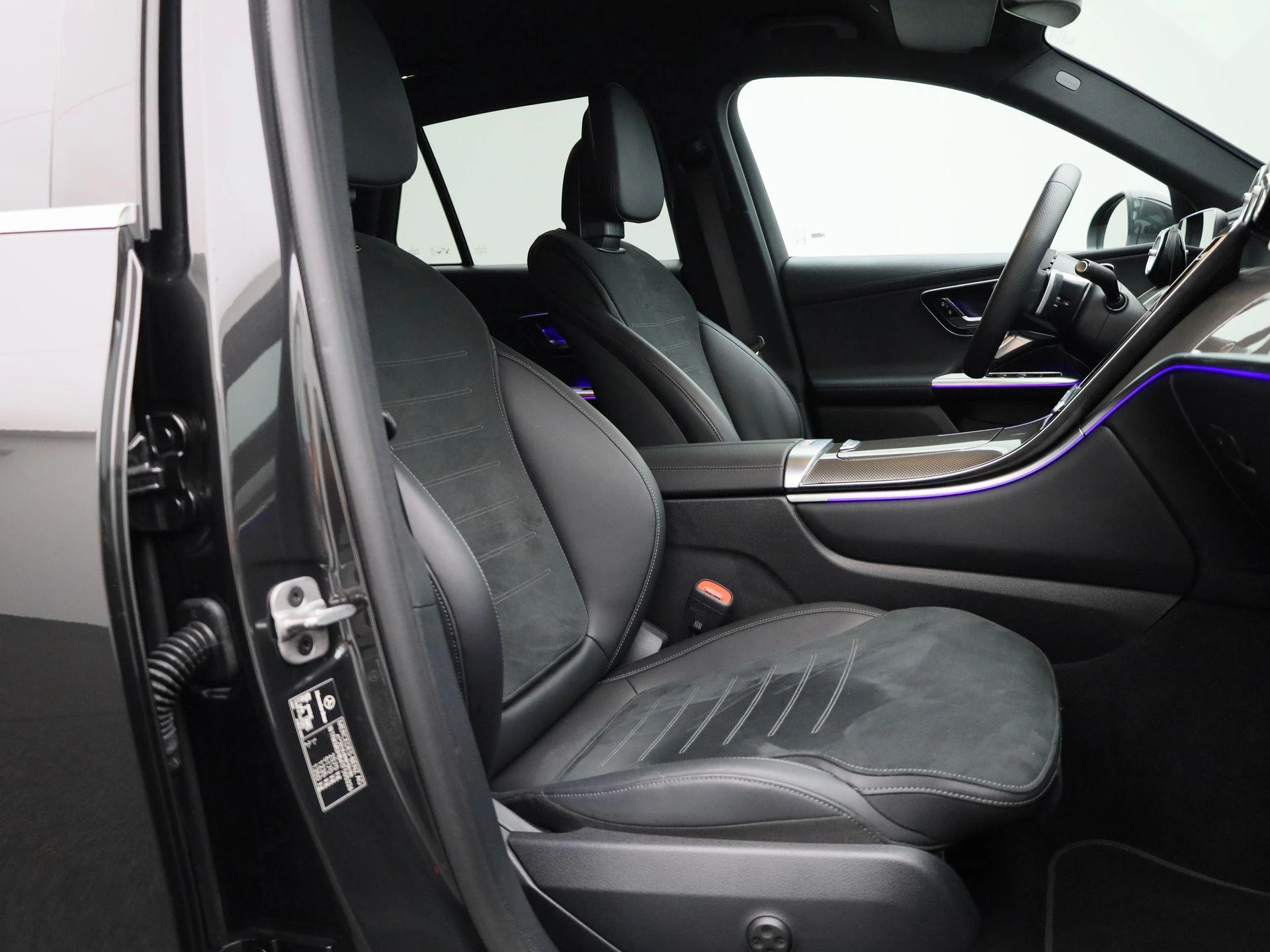 Mercedes-Benz-GLC-image-39
