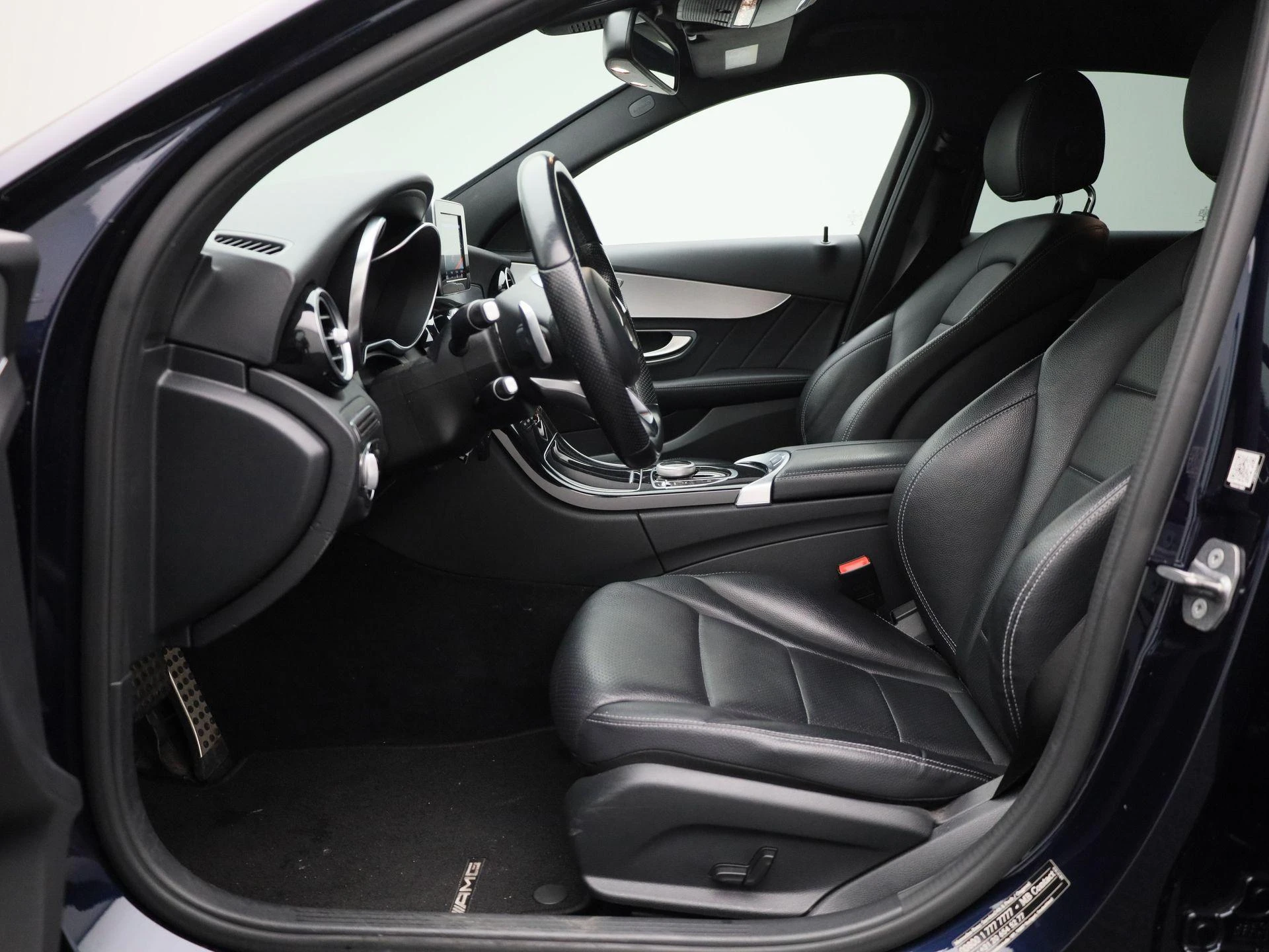 Mercedes-Benz-C-Klasse-image-9