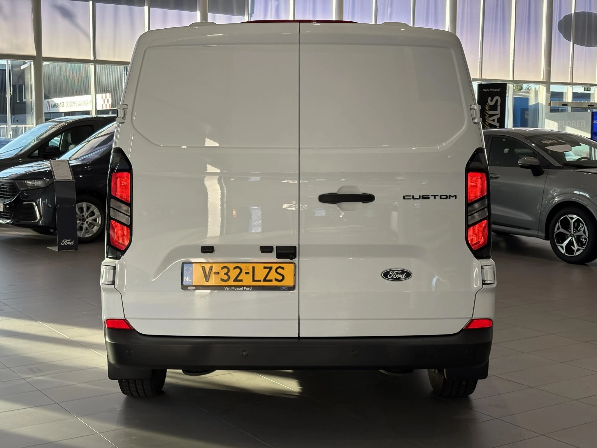 Ford-Transit Custom-image-4
