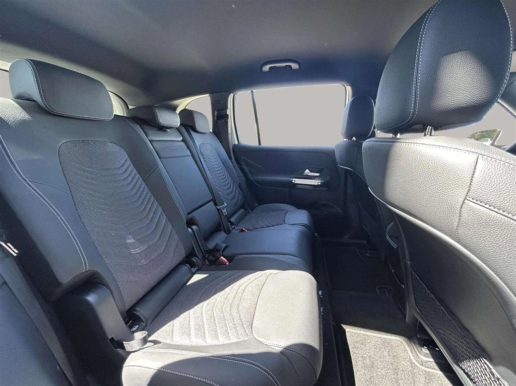 Mercedes-Benz-EQB-image-19