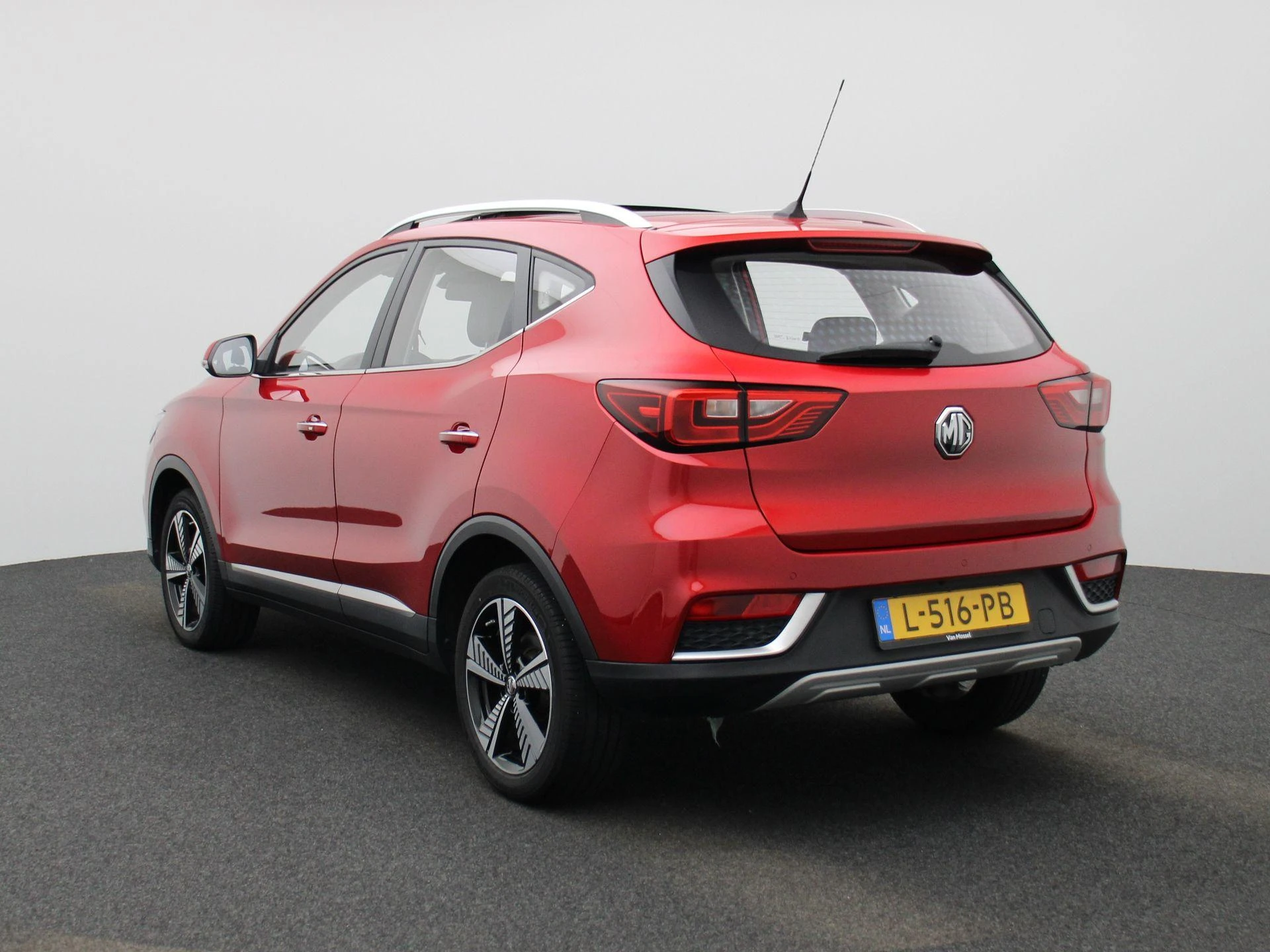 MG-ZS EV-image-1