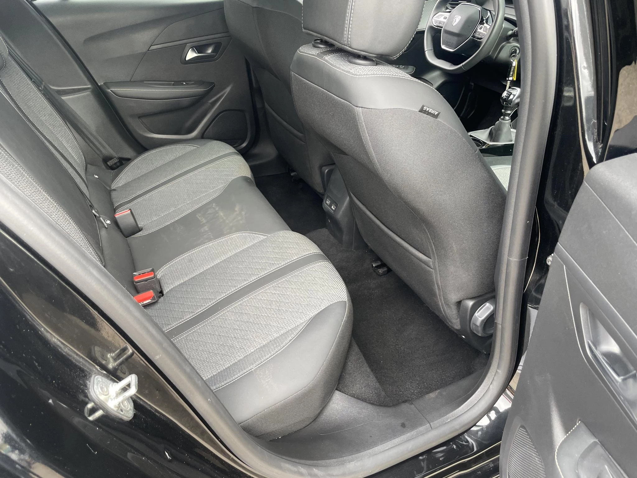 Peugeot-208-image-14