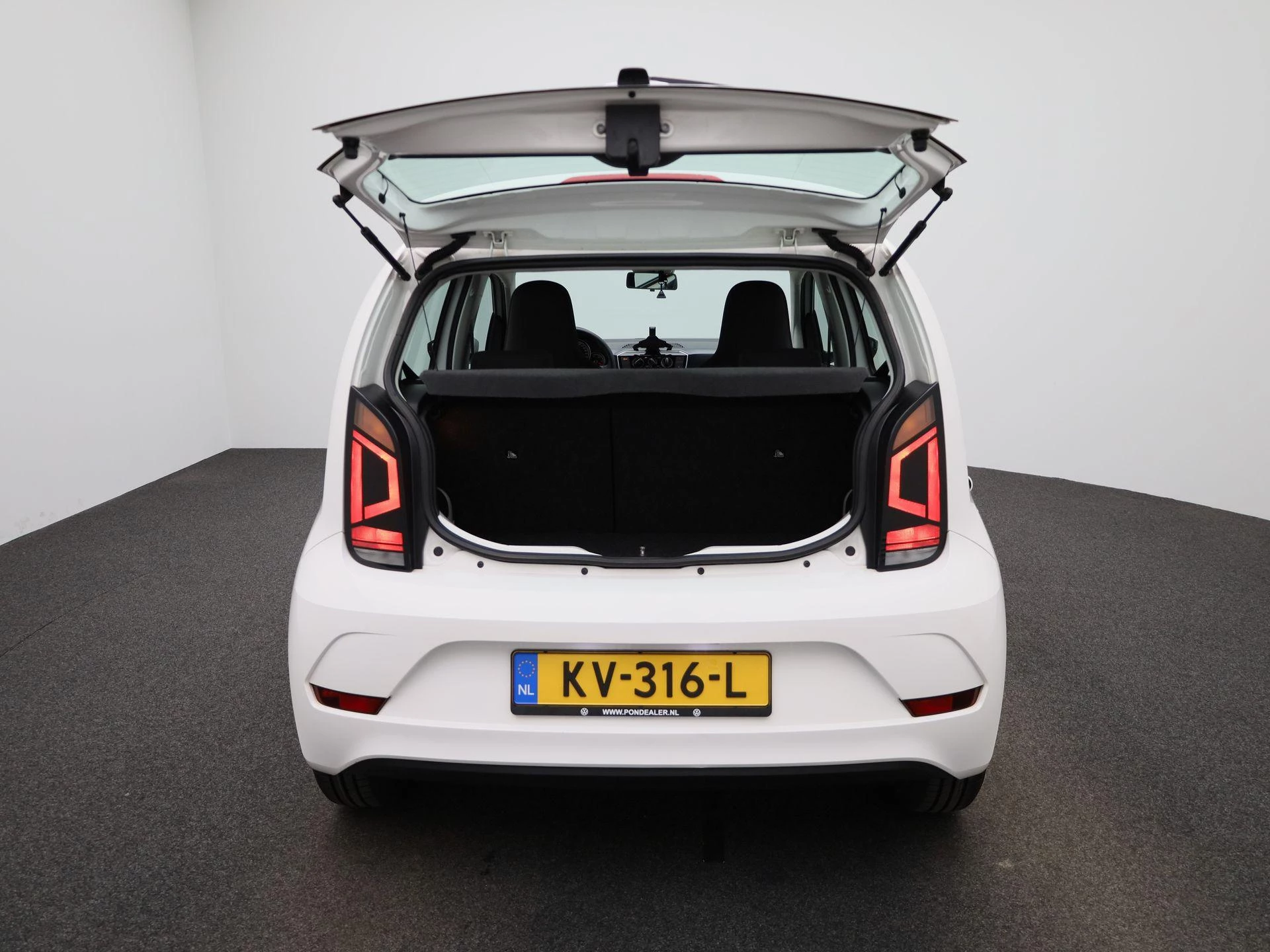 Volkswagen-up!-image-10