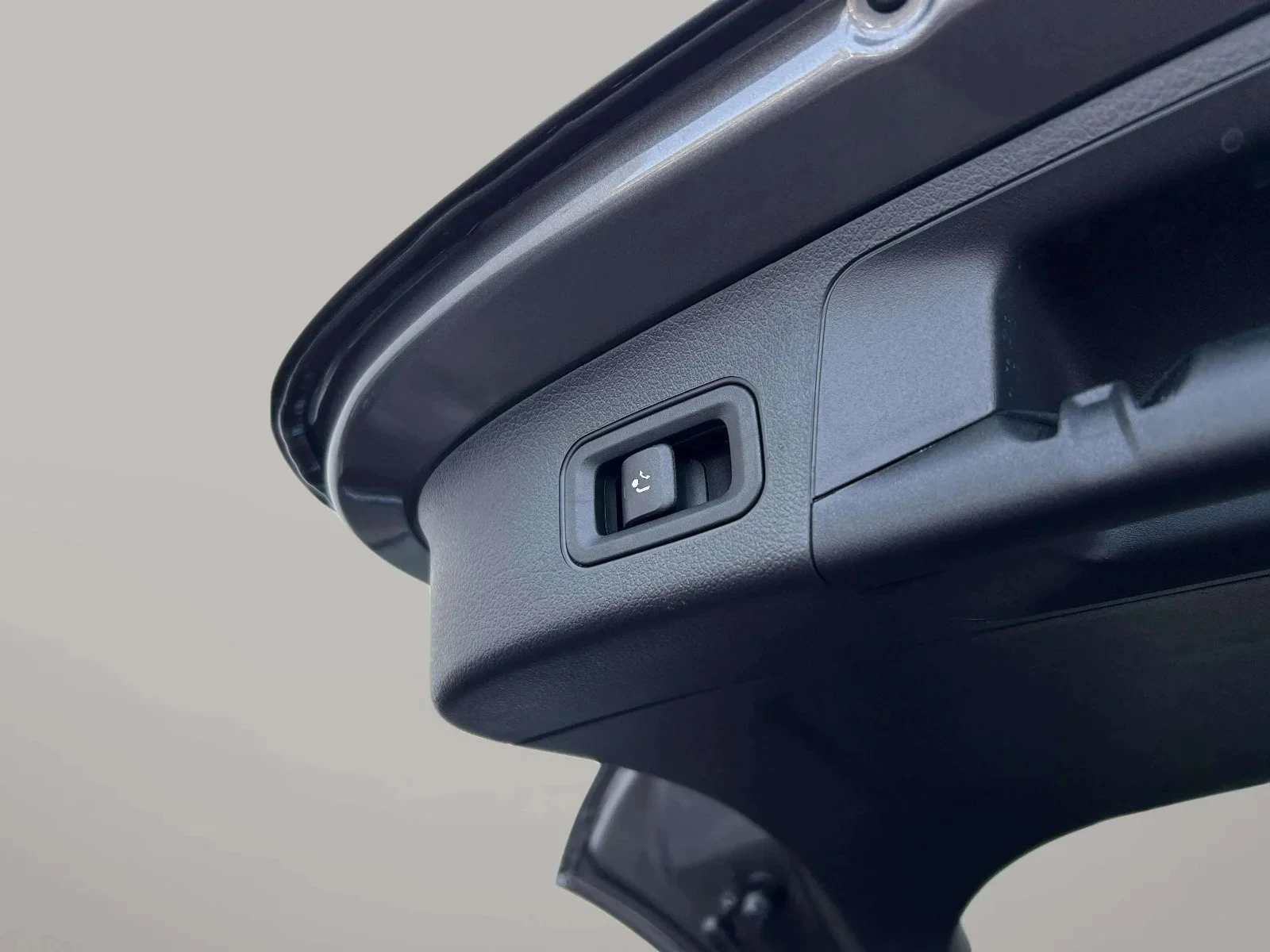 Mercedes-Benz-EQA-image-19