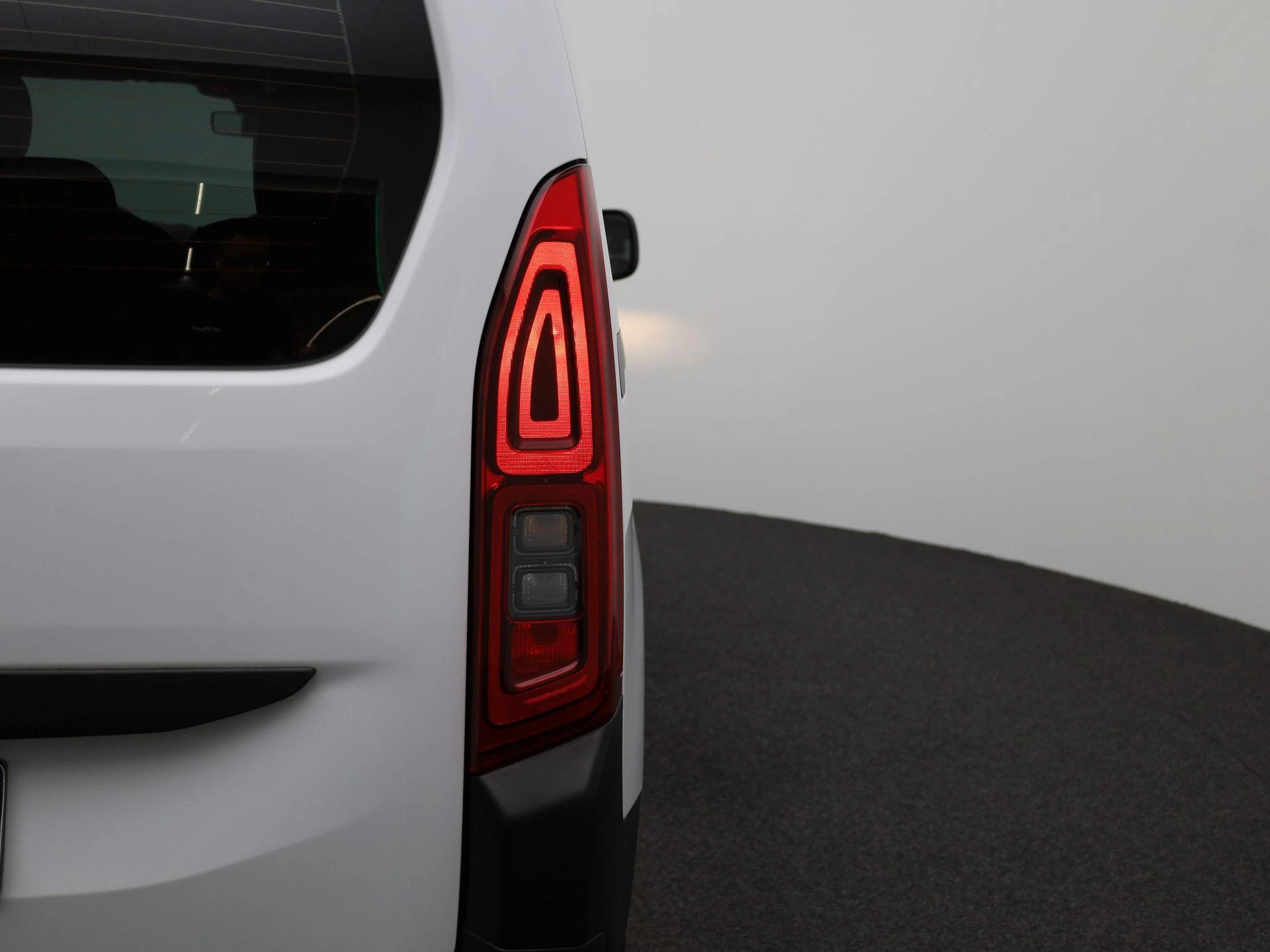 Opel-Combo Life-image-29