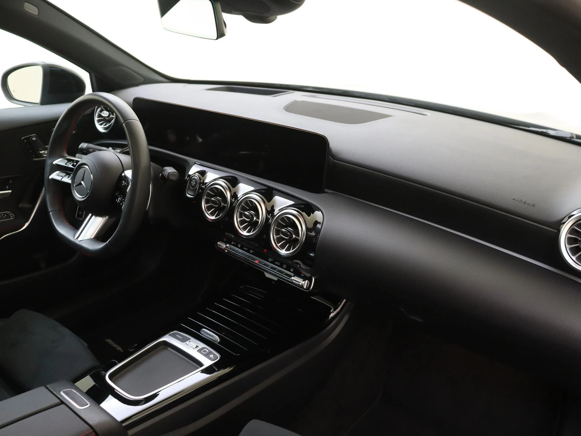 Mercedes-Benz-A-Klasse-image-4