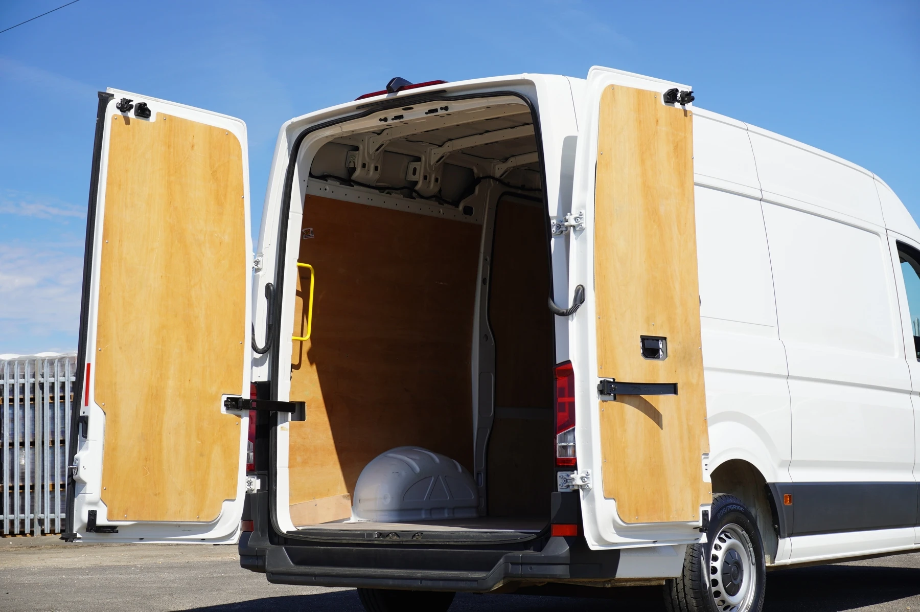 Volkswagen-Crafter-image-24