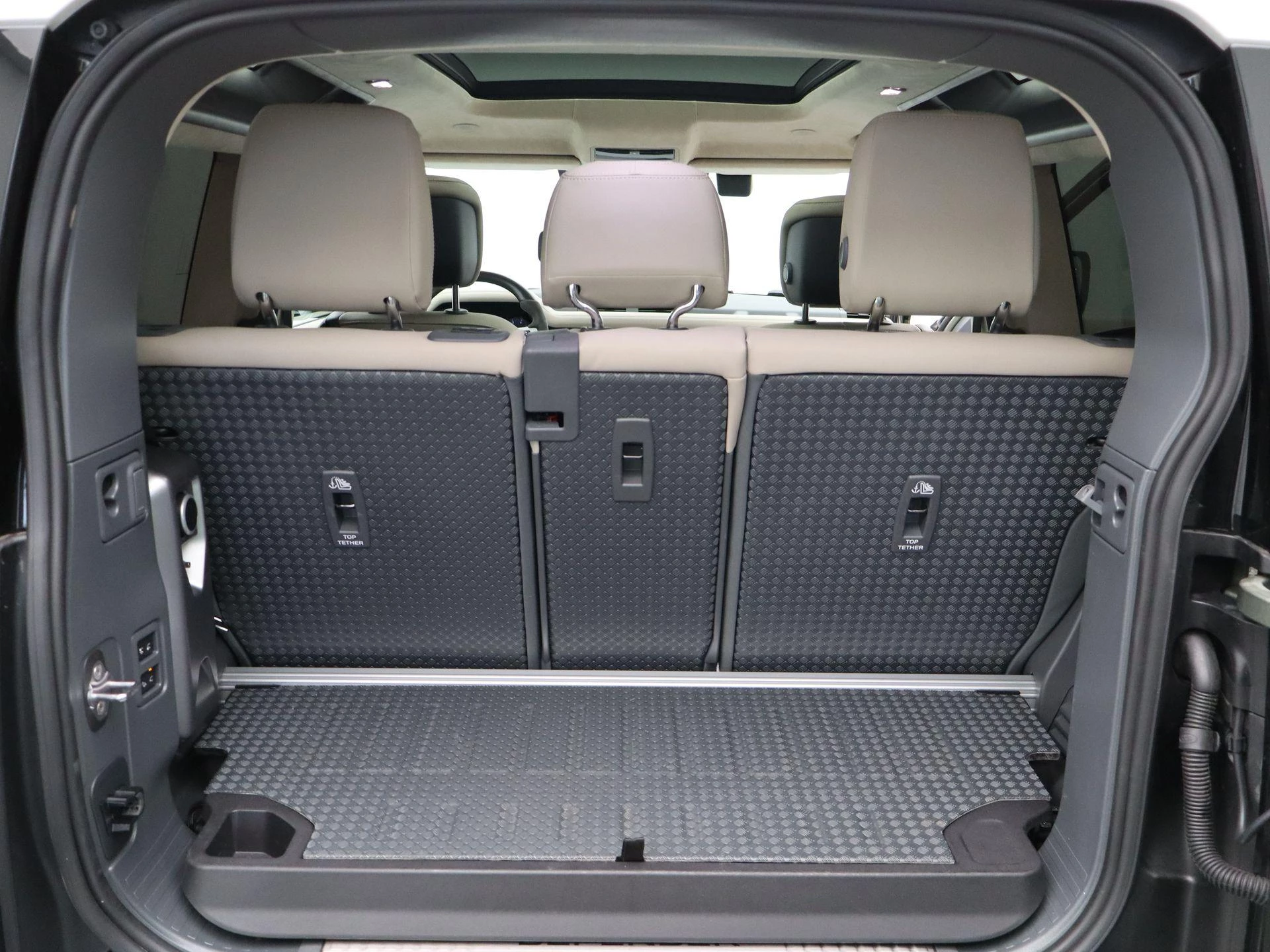 Land Rover-Defender-image-37