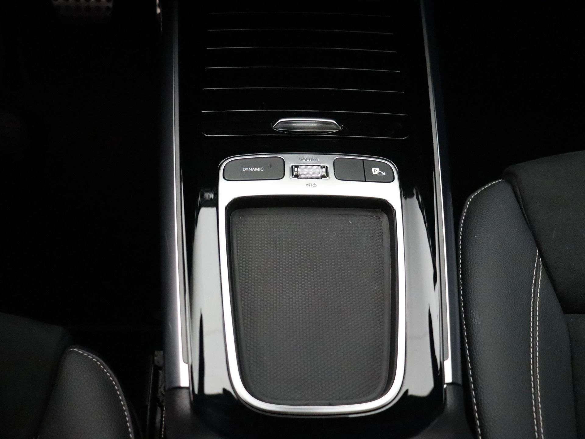 Mercedes-Benz-GLA-image-17