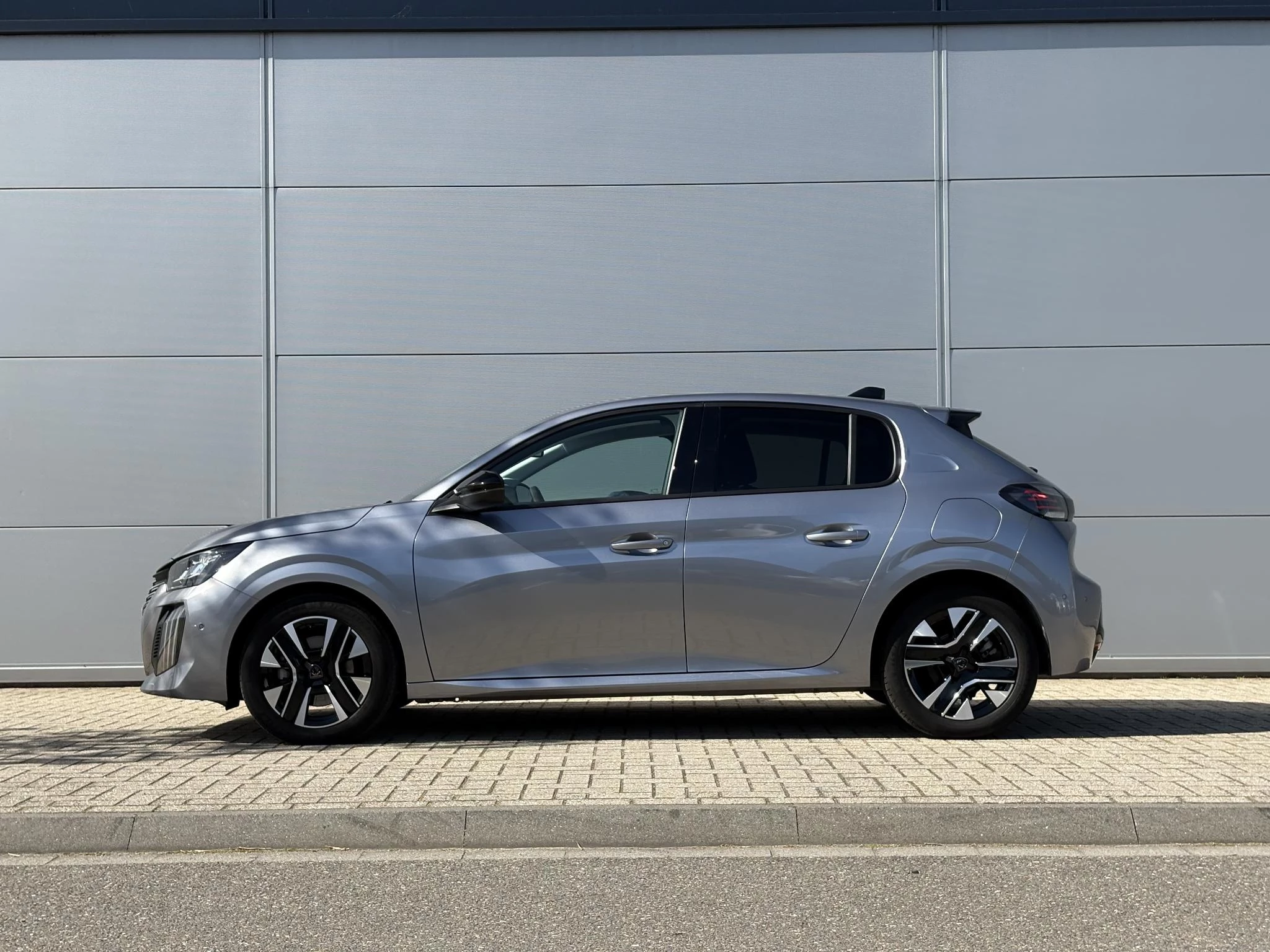 Peugeot-208-image-2