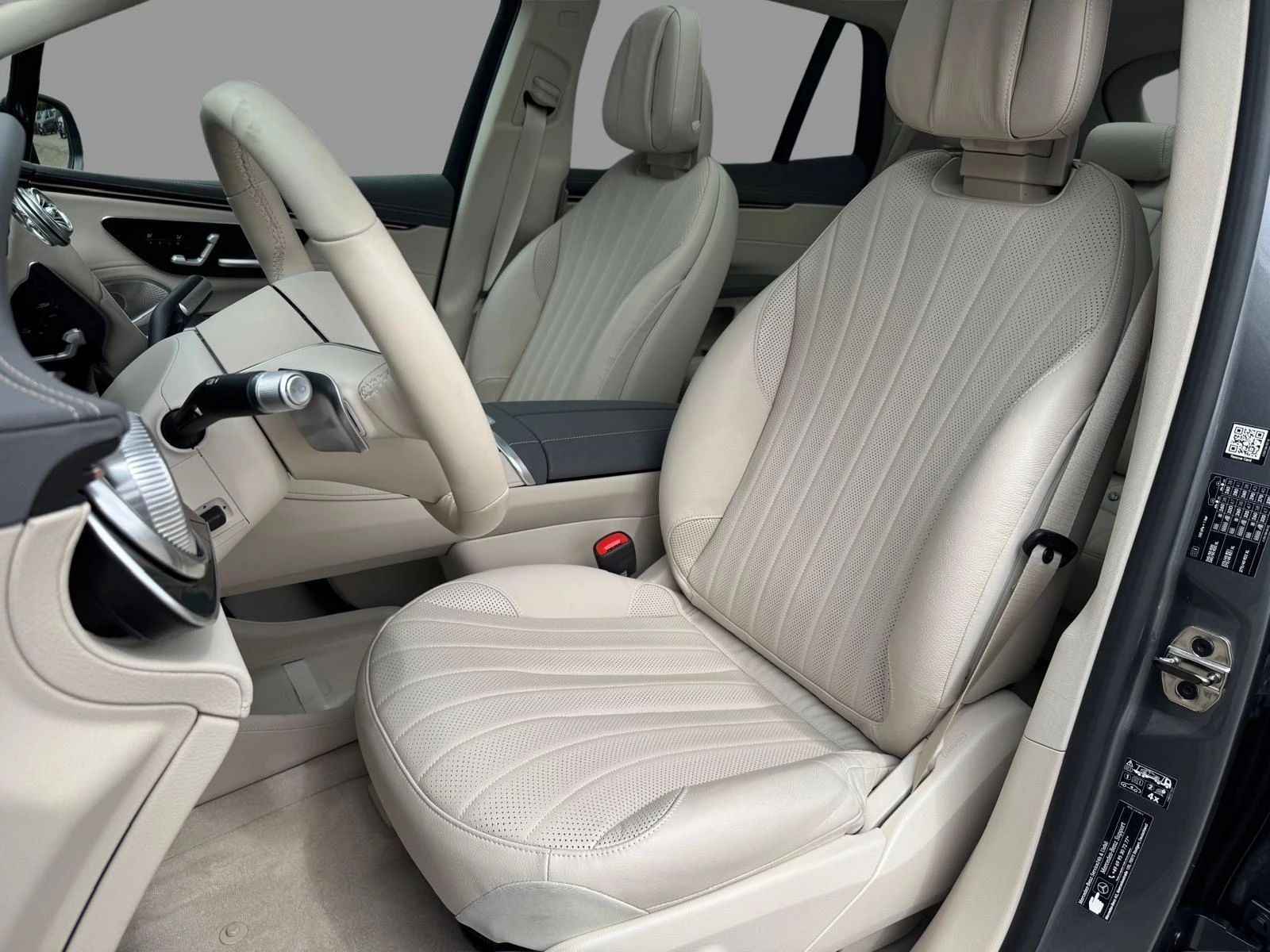 Mercedes-Benz-EQS-image-10