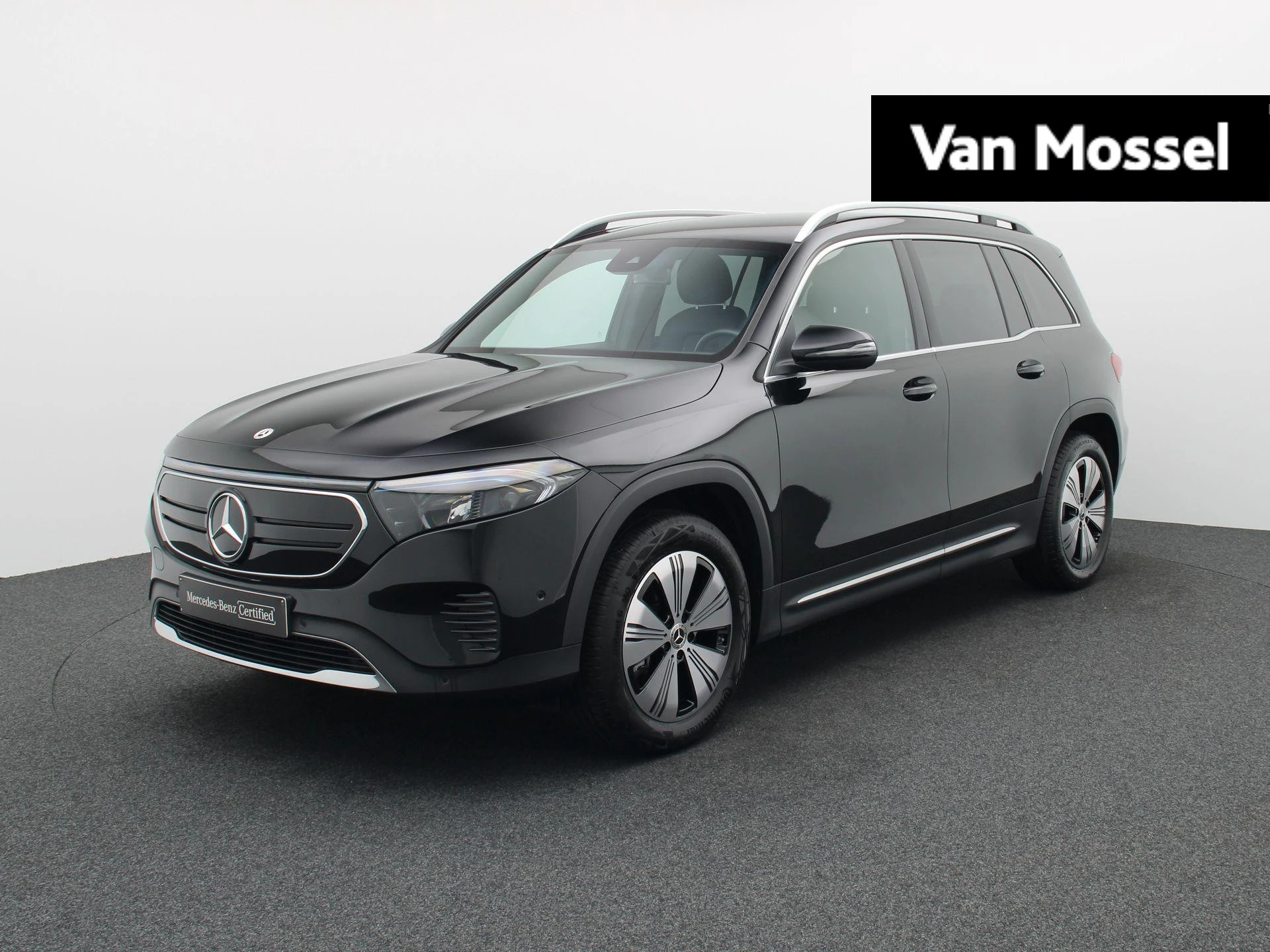 Mercedes-Benz-EQB-image-0