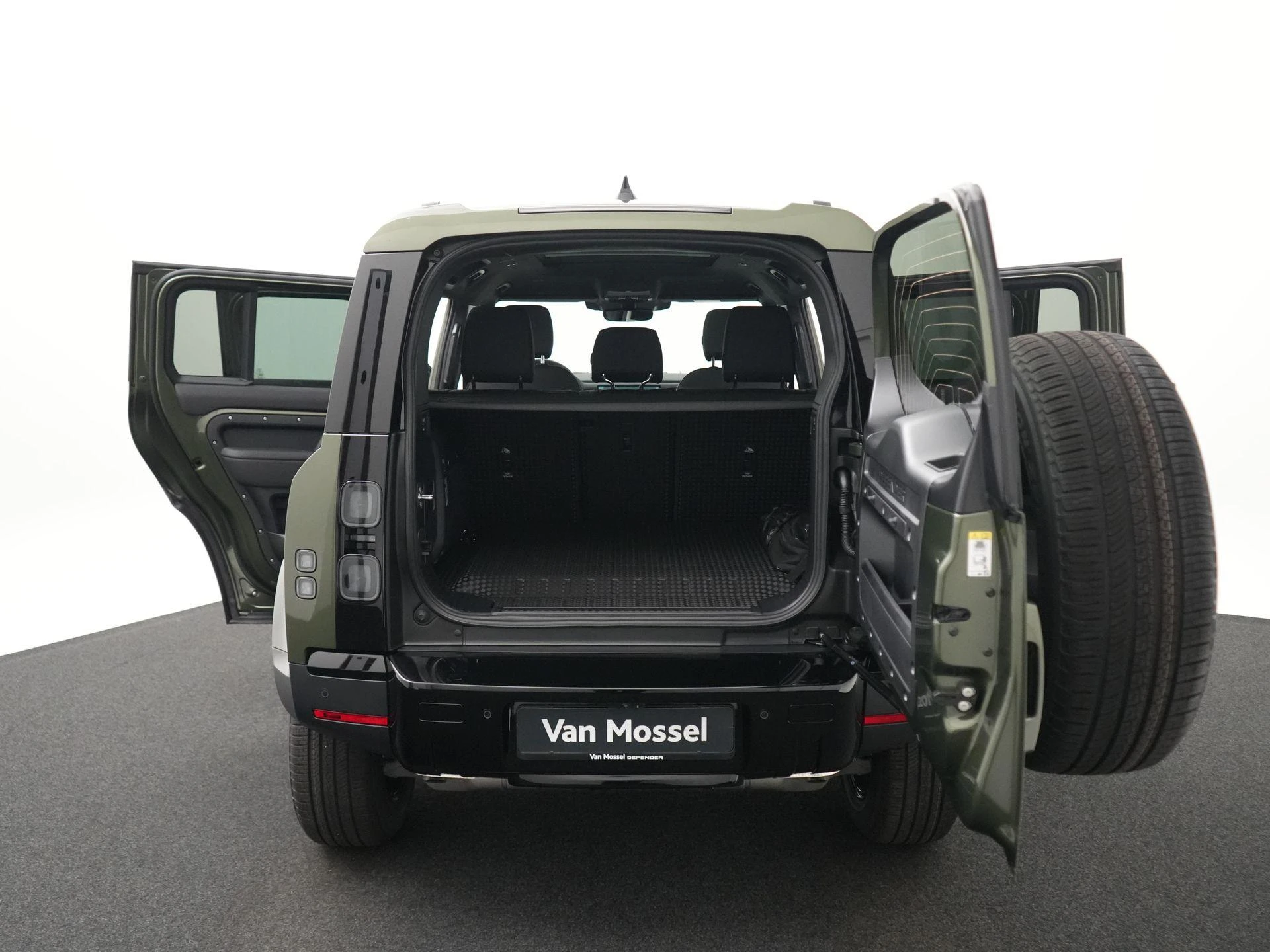 Land Rover-Defender-image-39