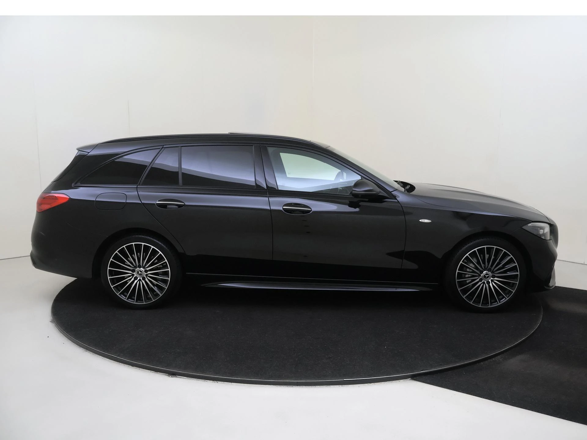 Mercedes-Benz-C-Klasse-image-7