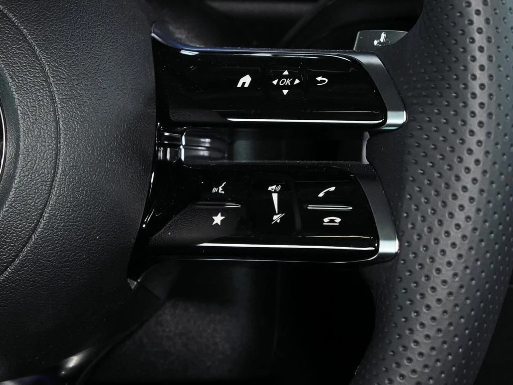 Mercedes-Benz-GLB 200-image-9