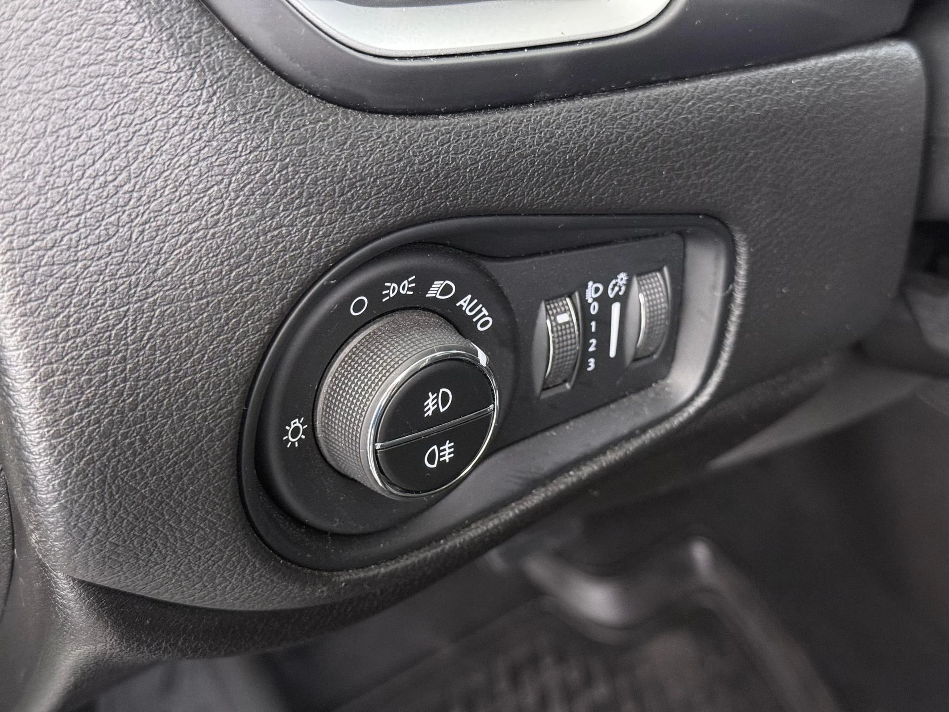 Jeep-Renegade-image-13