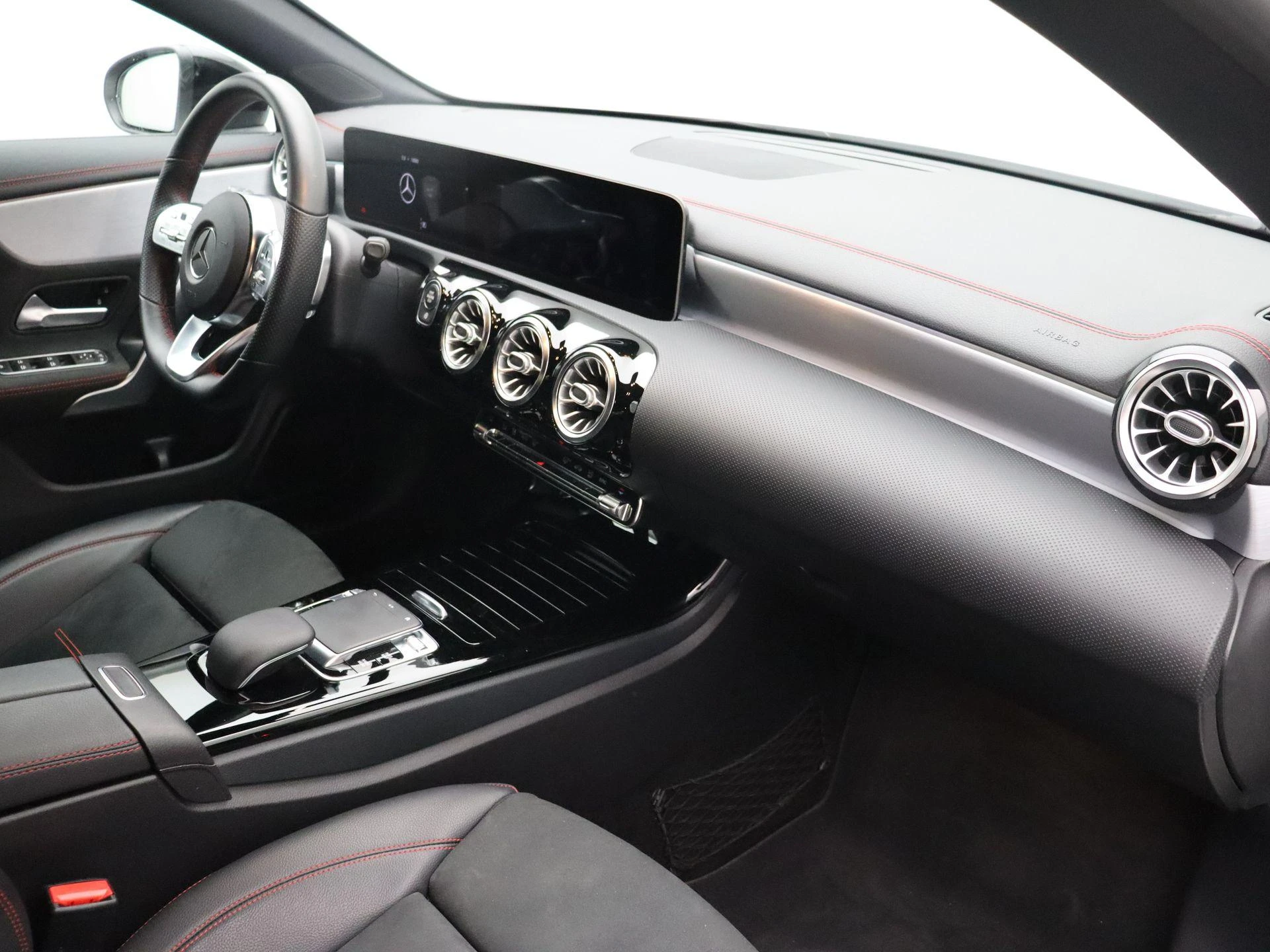 Mercedes-Benz-CLA-image-23