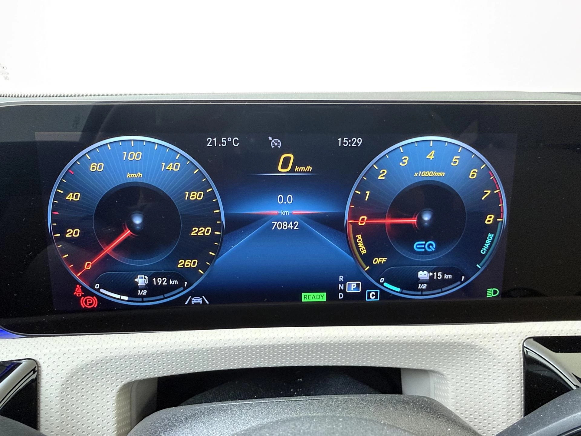 Mercedes-Benz-CLA-image-11