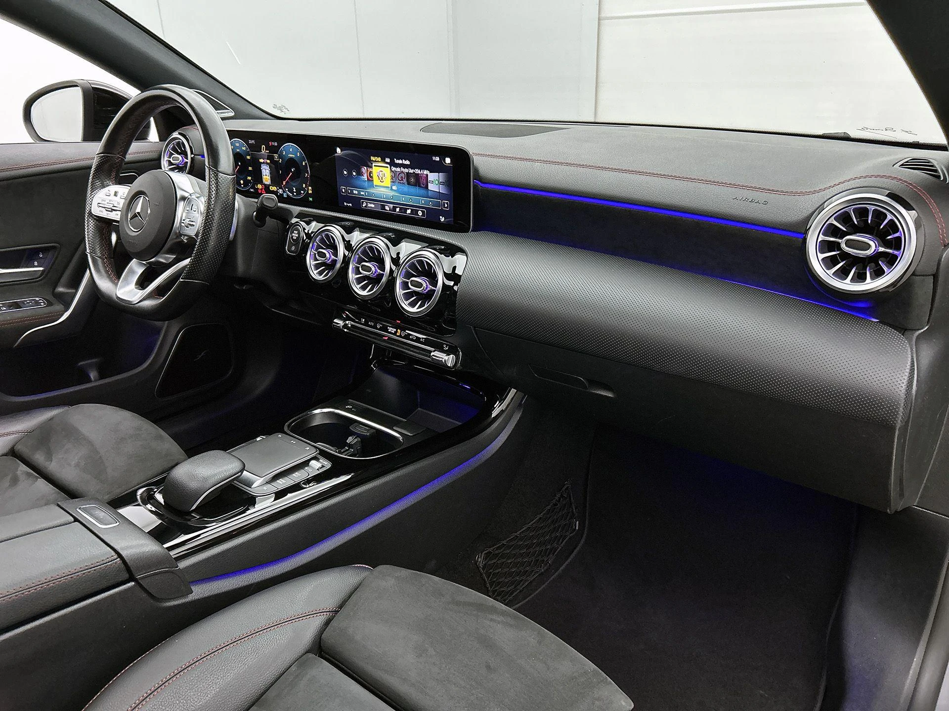 Mercedes-Benz-CLA-image-21