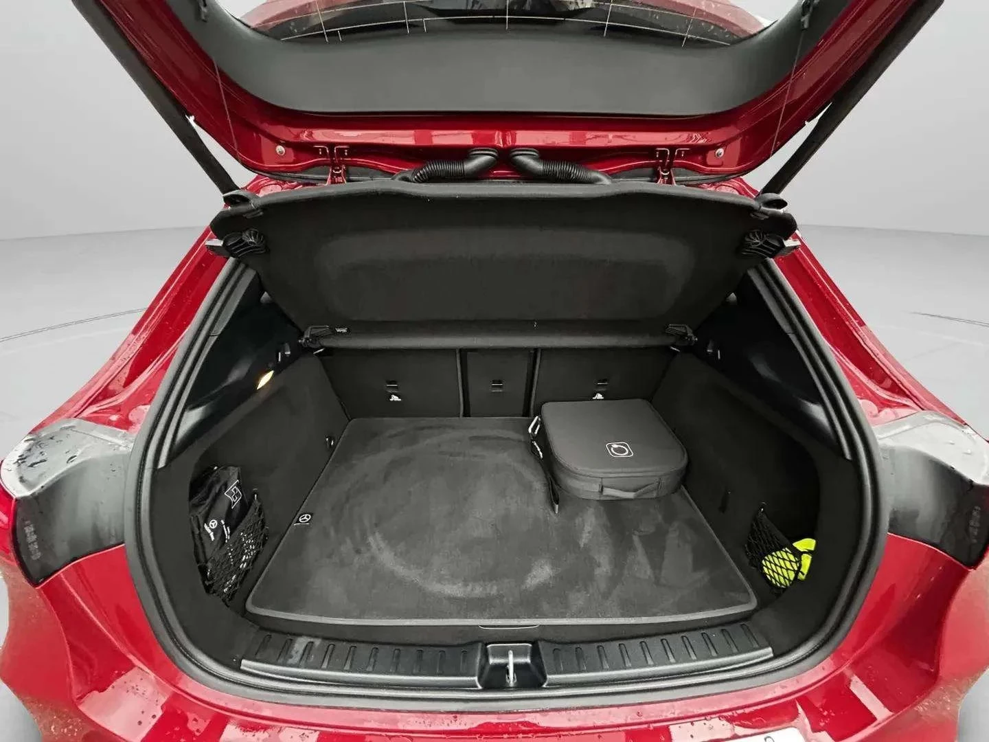 Mercedes-Benz-EQA-image-22