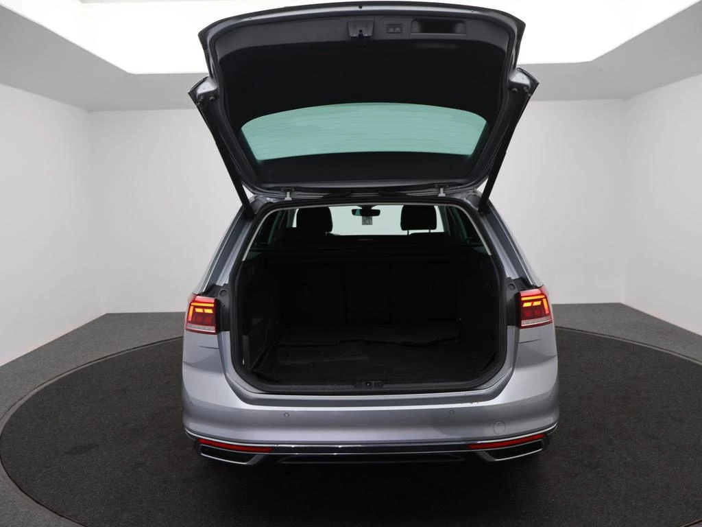 Volkswagen-Passat-image-15