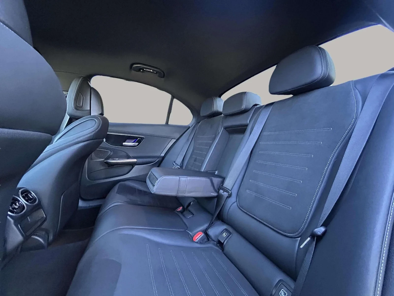 Mercedes-Benz-C-Klasse-image-18
