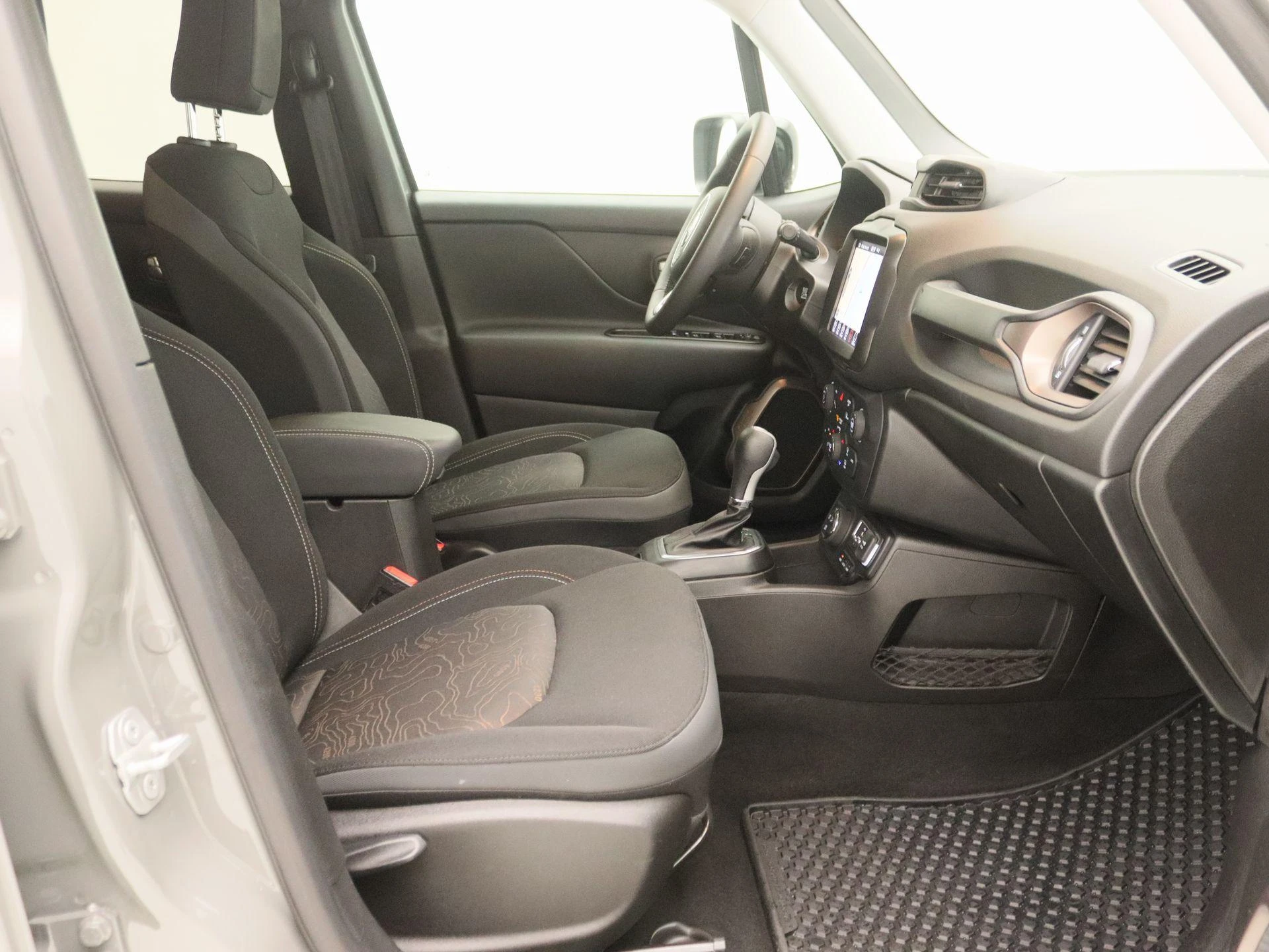 Jeep-Renegade-image-22