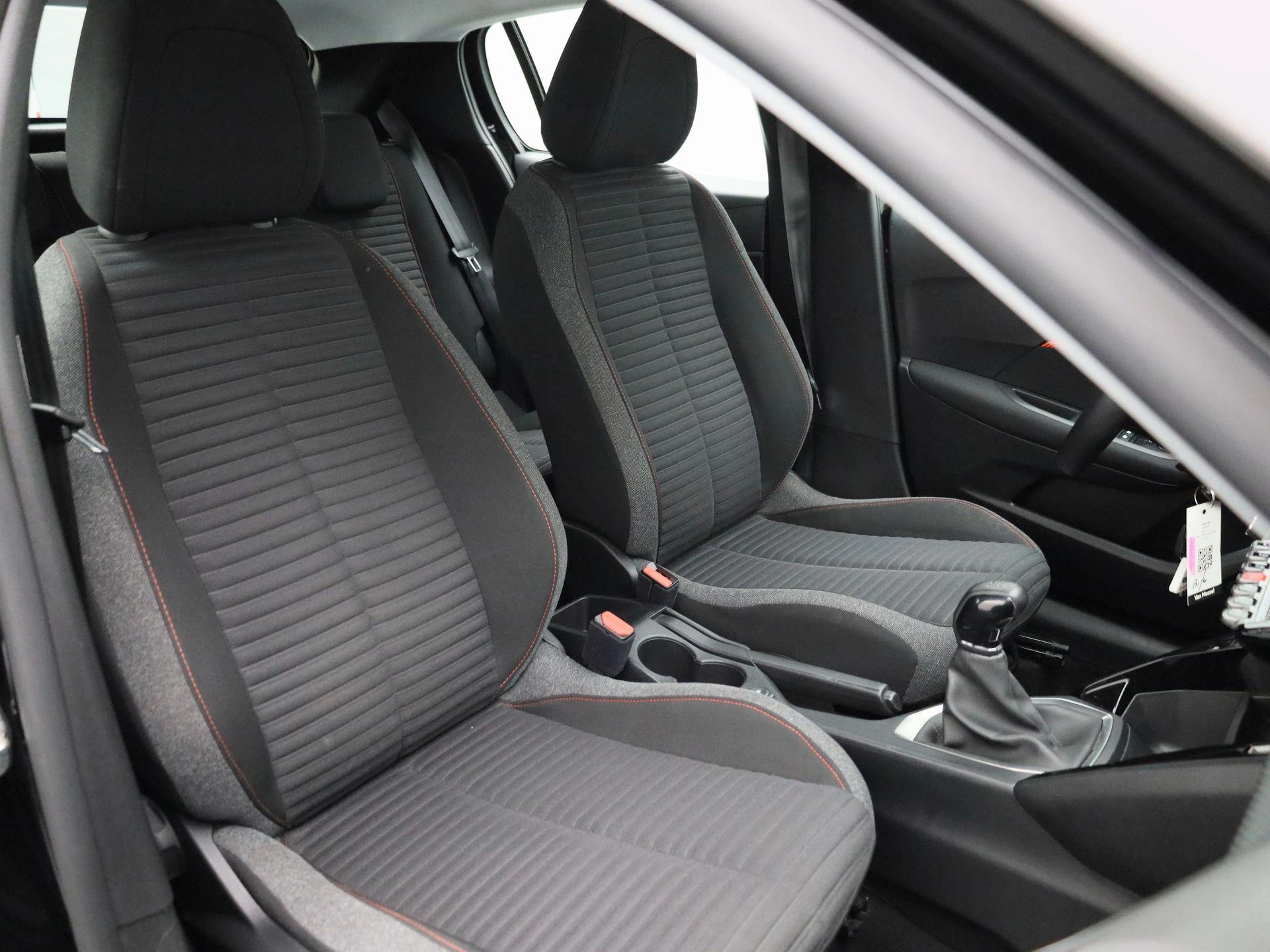 Peugeot-208-image-32