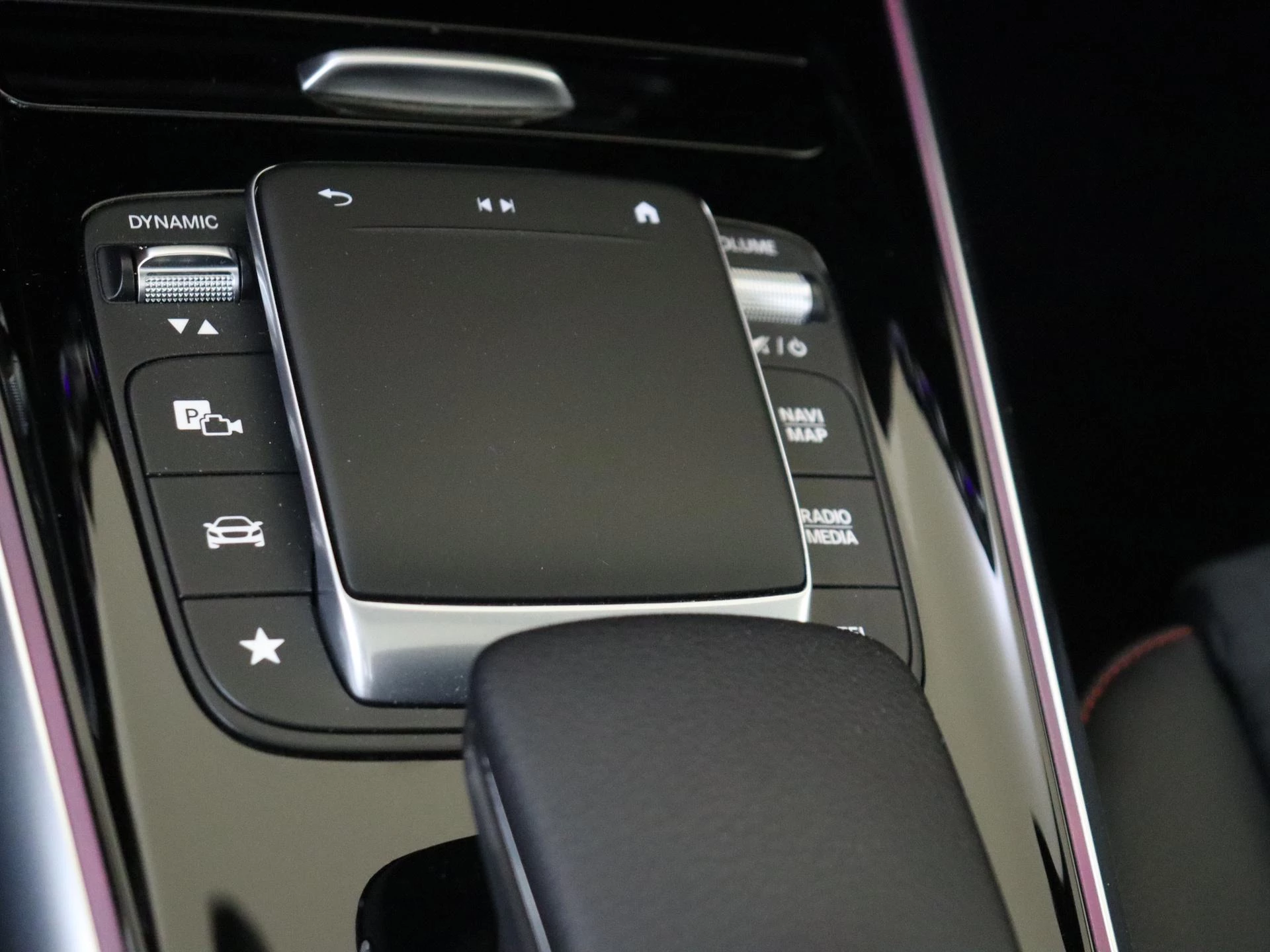 Mercedes-Benz-GLA-image-20