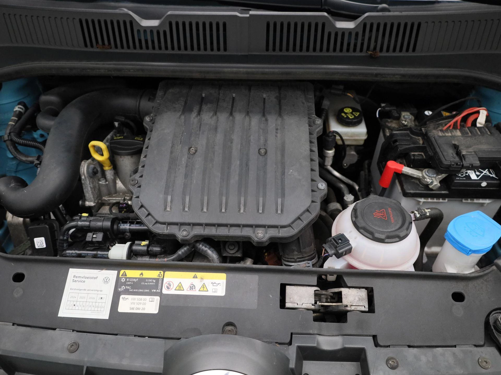 Volkswagen-up!-image-24
