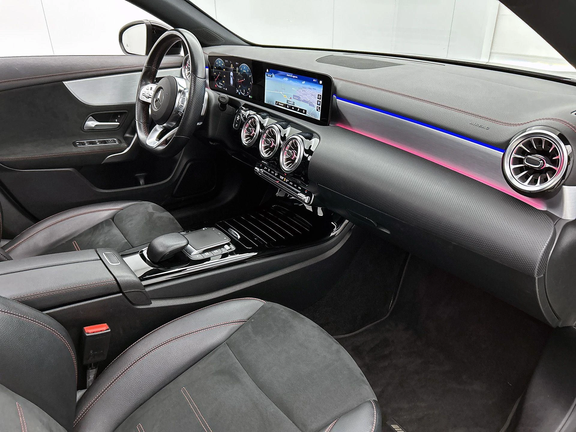 Mercedes-Benz-CLA-image-21