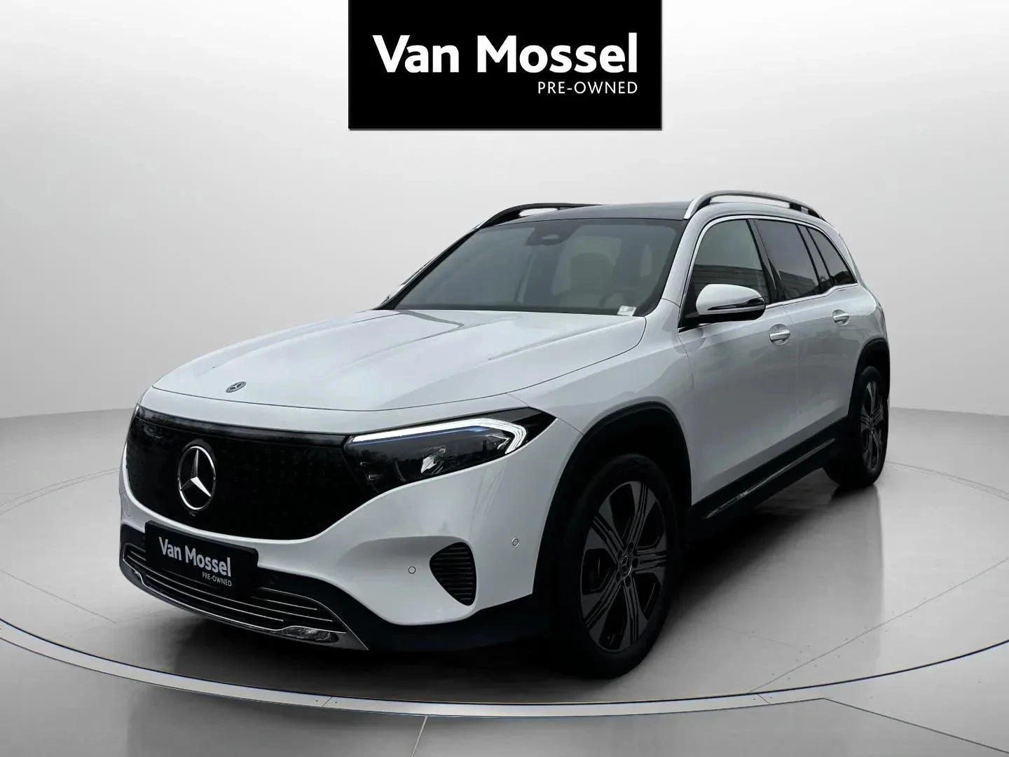 Mercedes-Benz-EQB-image-0