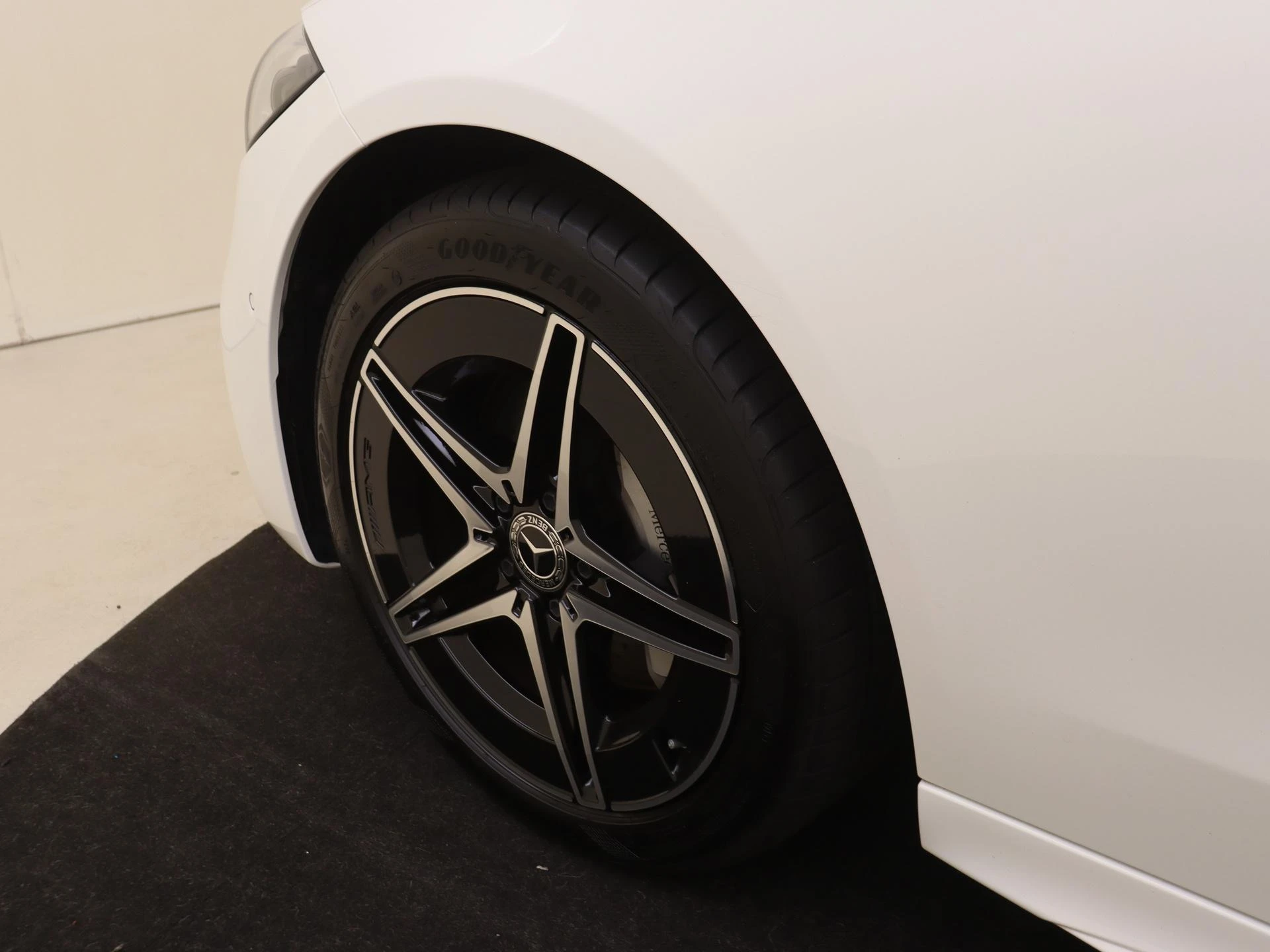 Mercedes-Benz-C-Klasse-image-31