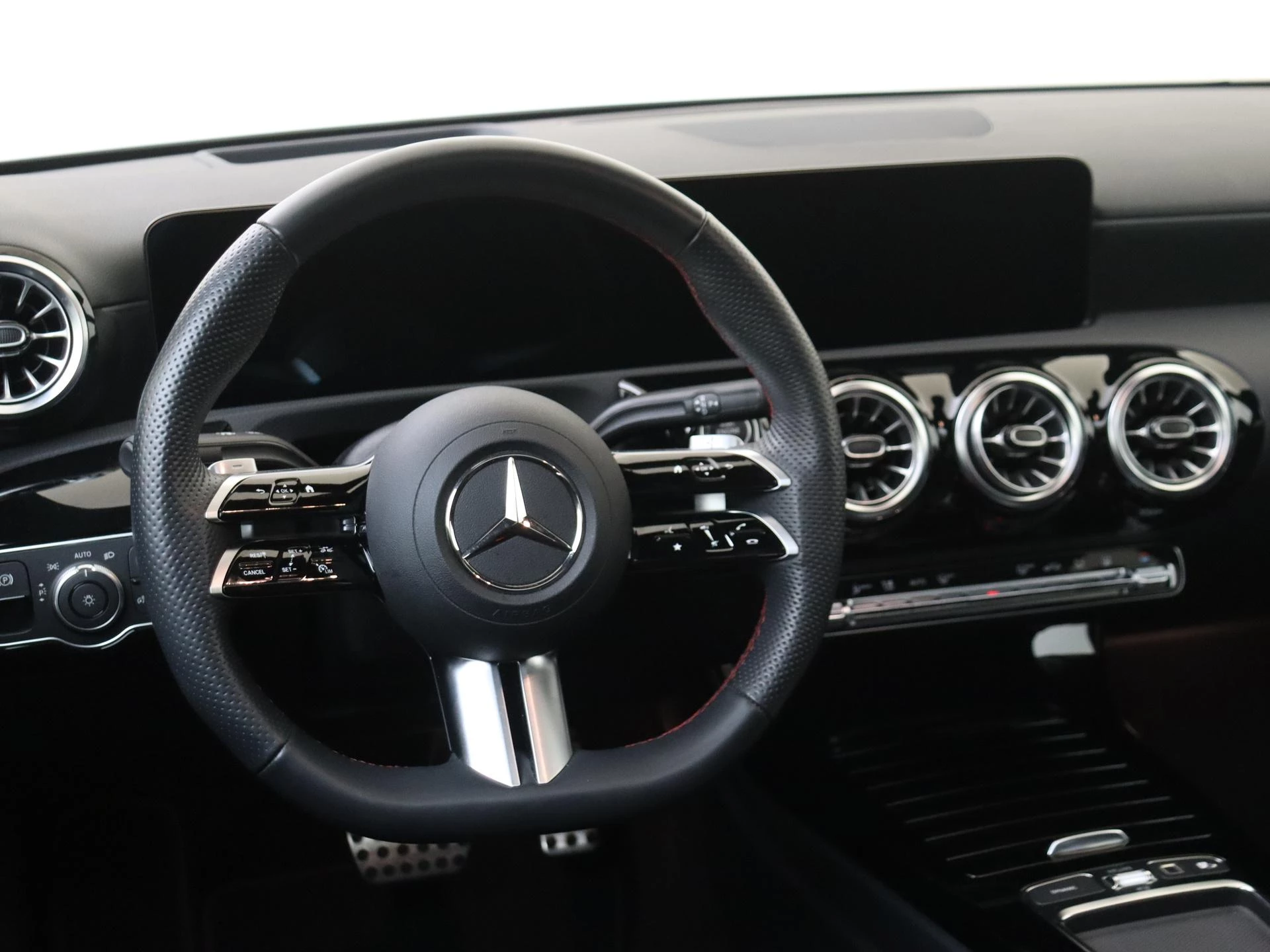 Mercedes-Benz-A-Klasse-image-12