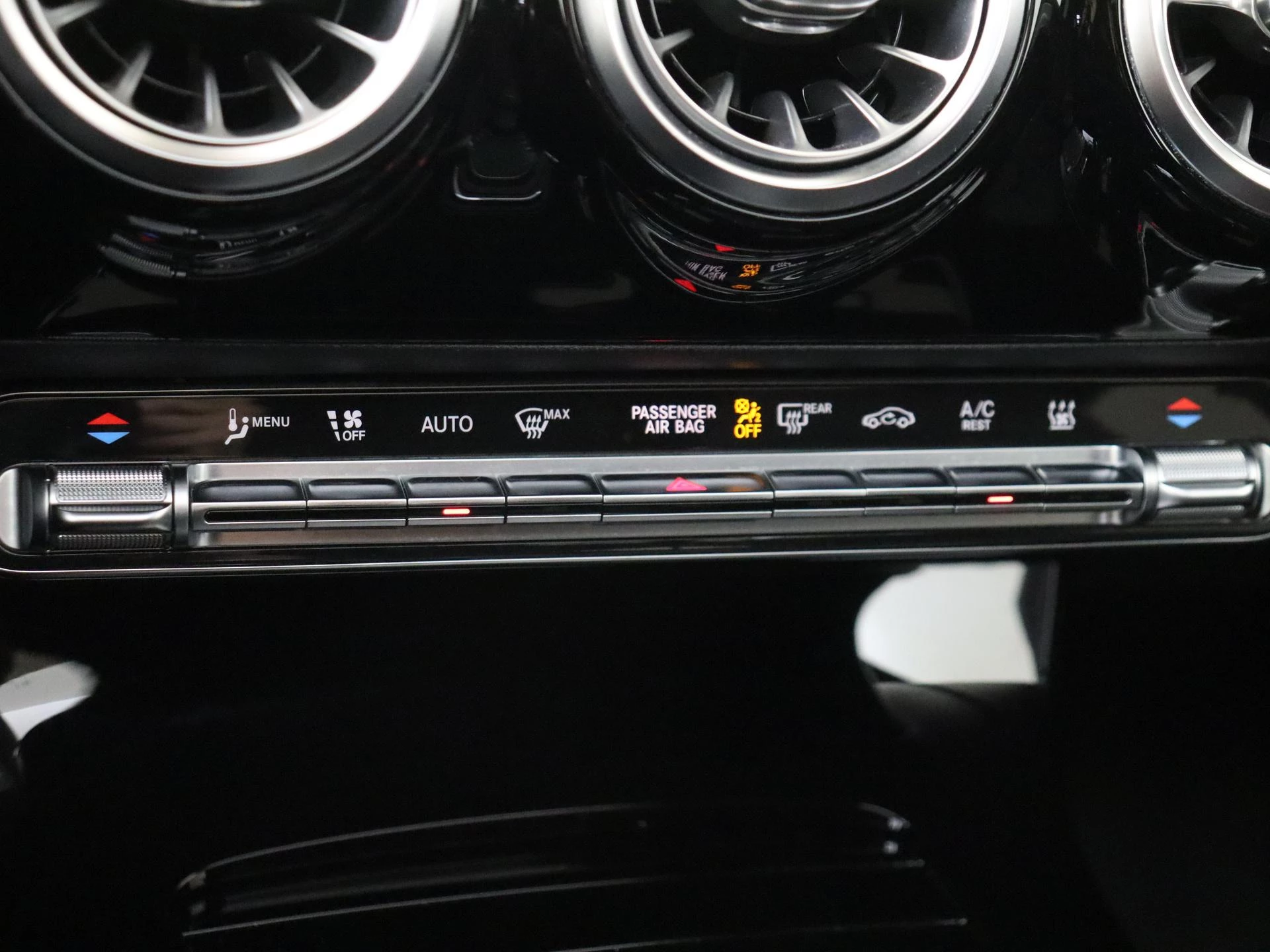 Mercedes-Benz-CLA-image-19