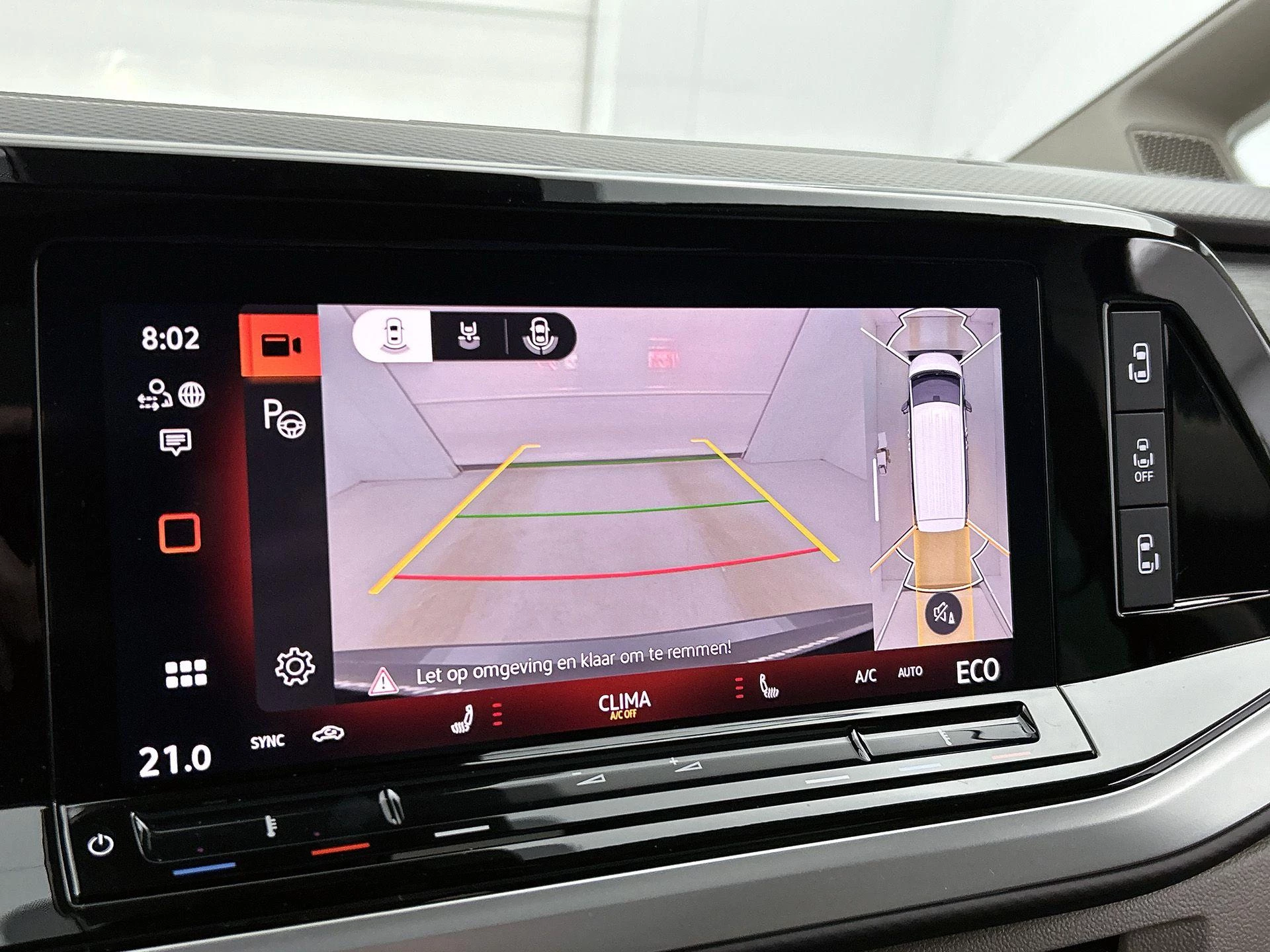 Volkswagen-Multivan-image-17