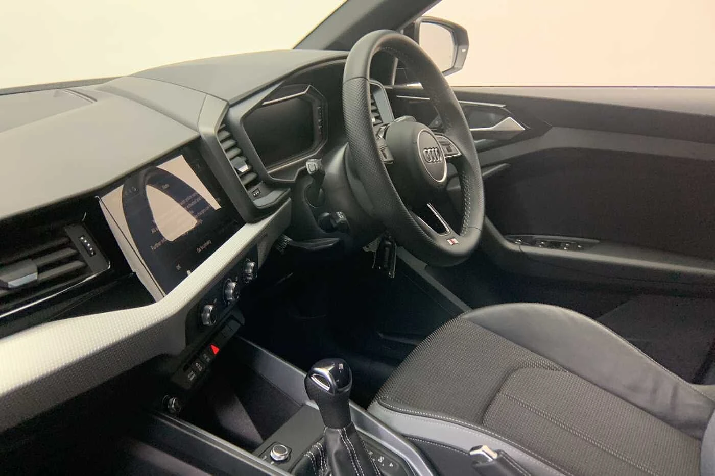 Audi-A1 Sportback-image-1