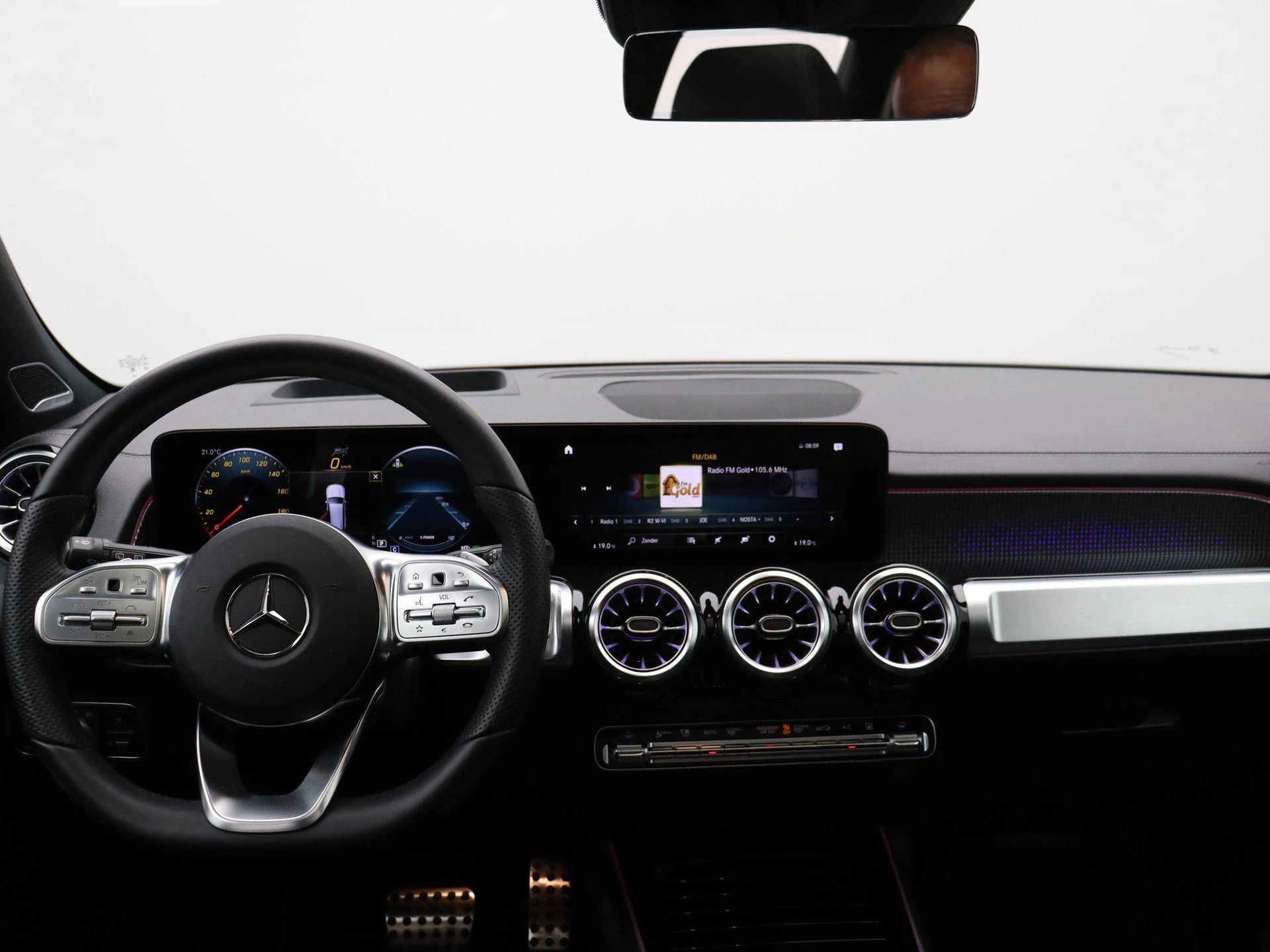 Mercedes-Benz EQB 350 4MATIC AMG Line + LEDER + PANO + BURMESTER + HEAD UP + CARPLAY +