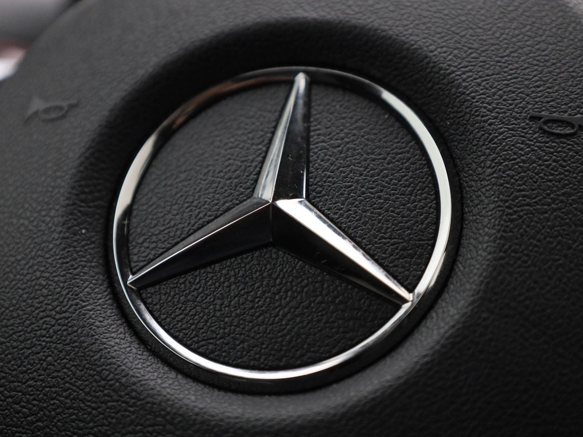 Mercedes-Benz-CLA-image-32