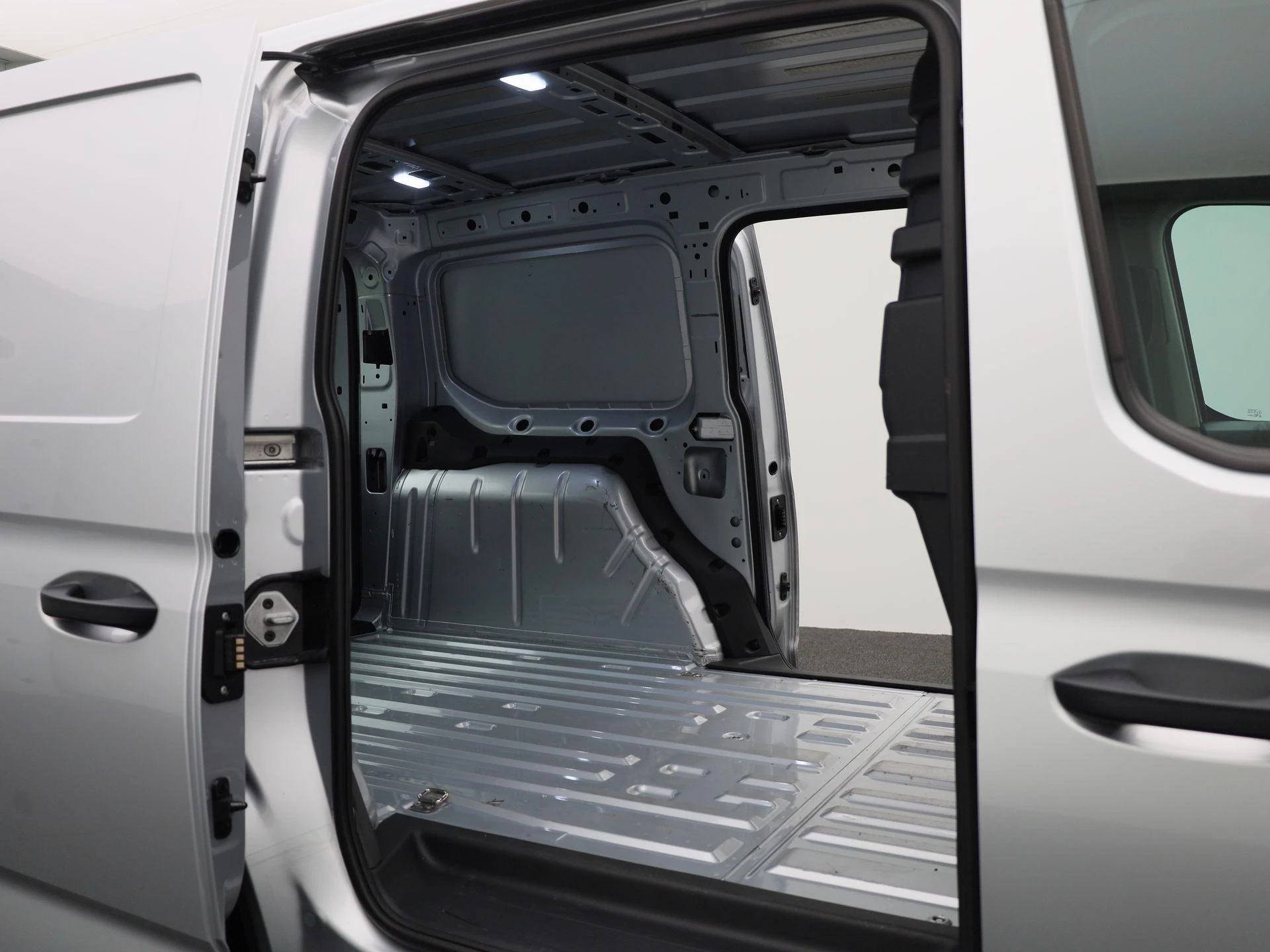 Volkswagen-Caddy-image-11