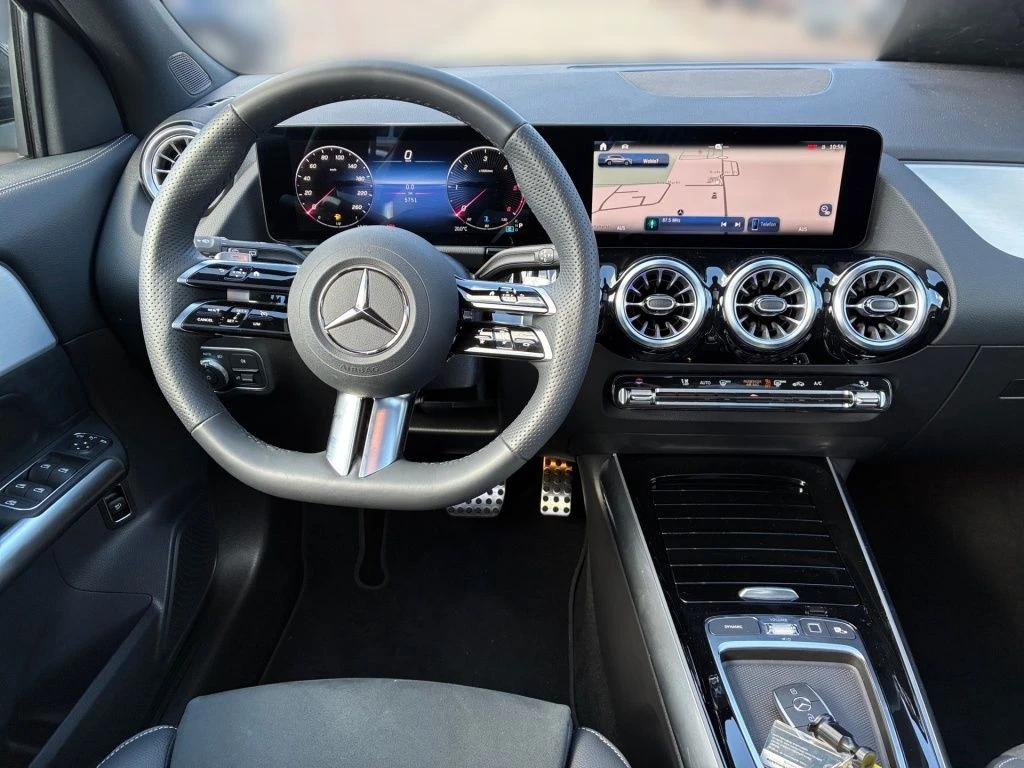 Mercedes-Benz-GLA 200 d-image-10