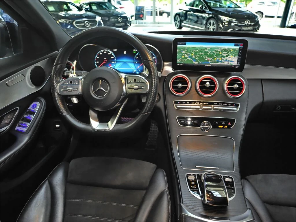 Mercedes-Benz-C-Klasse 300-image-8