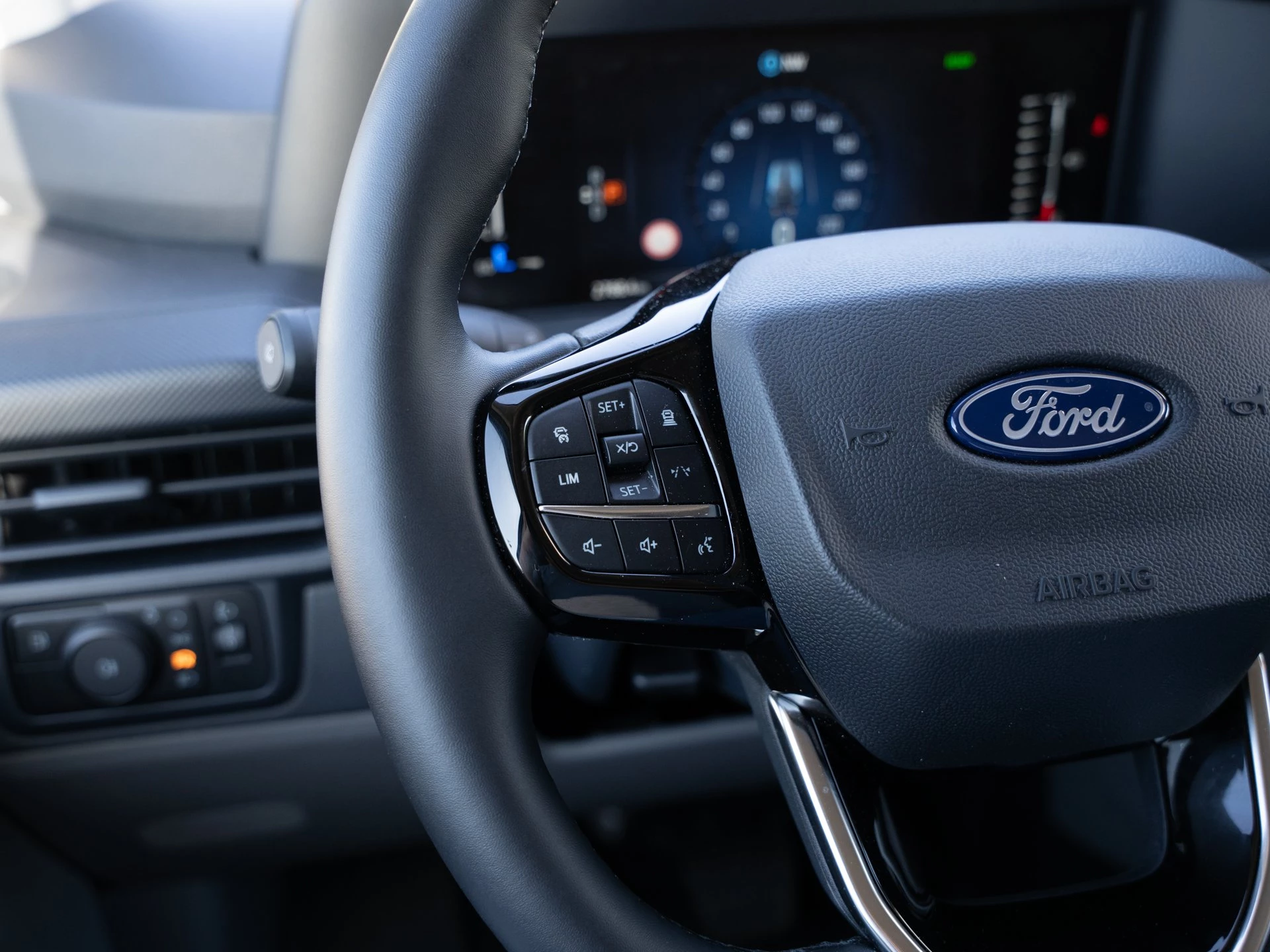 Ford-Transit Custom-image-12